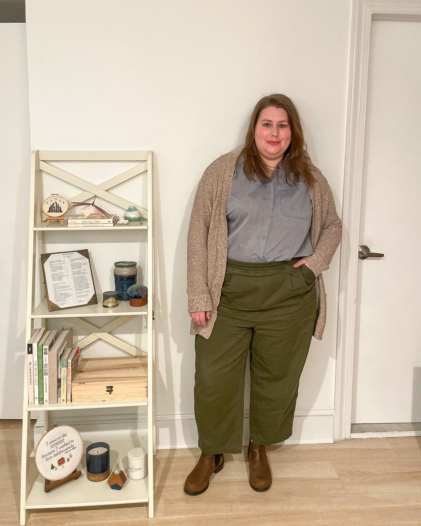 This outfit is not a go-to.

In fact, I'm wearing it for the first time! The collared shirt, the full tuck, it's all a bit out of my comfort zone- though I realize it may look really similar to the outfits I normally wear.

I don't know if it will be