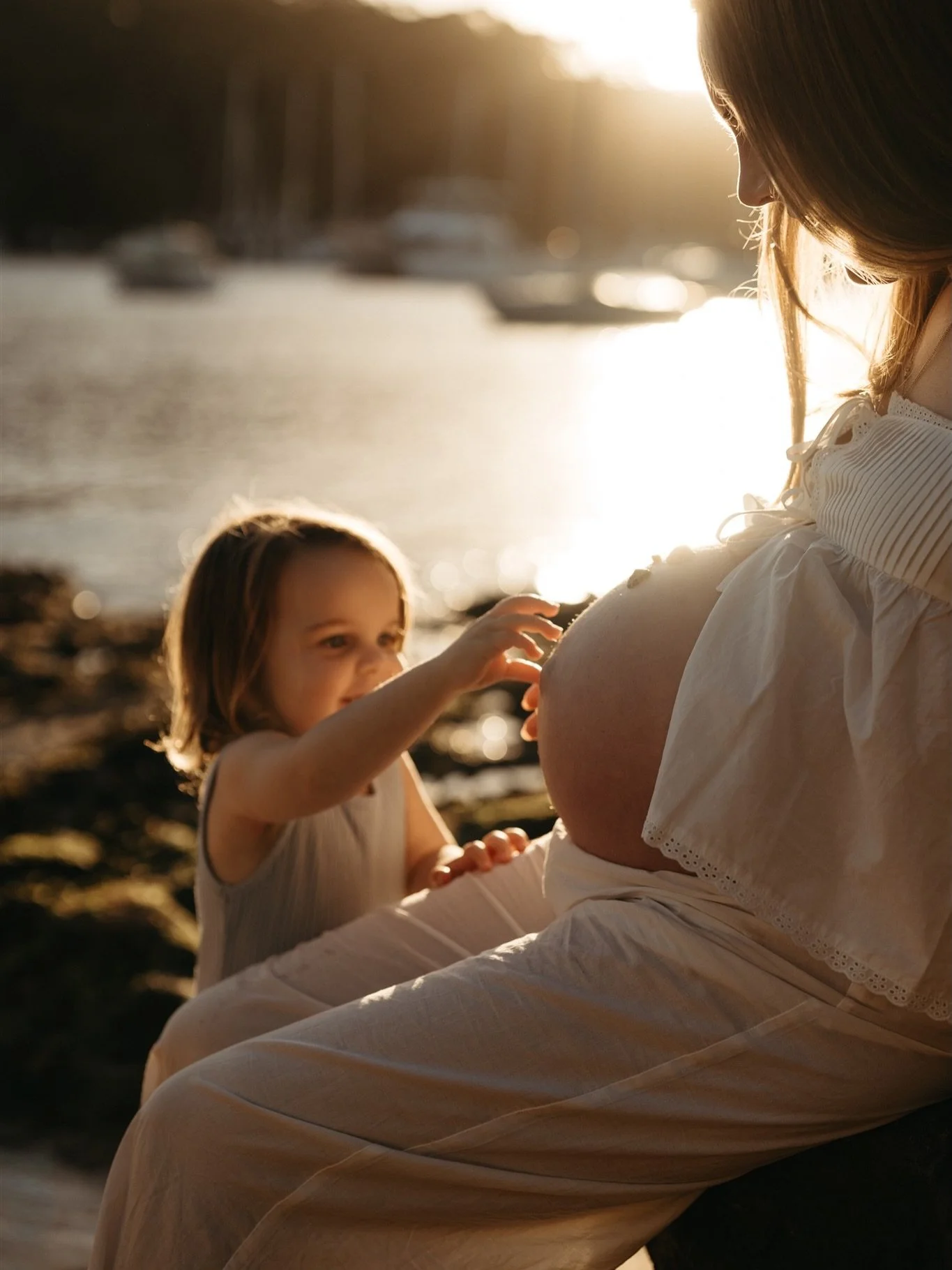 That soft golden light, the kind you wish you could bottle ✨

These are the moments you&rsquo;ll want to remember&hellip; the in-between, the chaos, the quiet, all of it. I promise it&rsquo;s easier (and more fun) than you think!

DM me to book your 