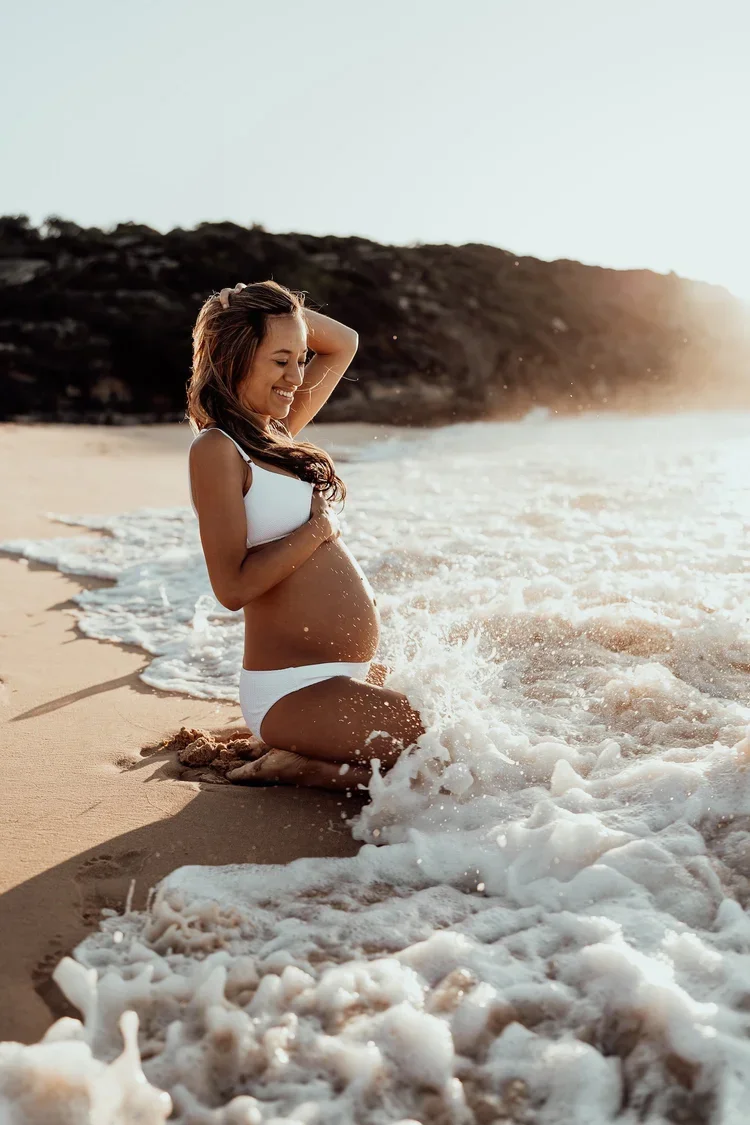 Fun, relaxed maternity photos in the ocean