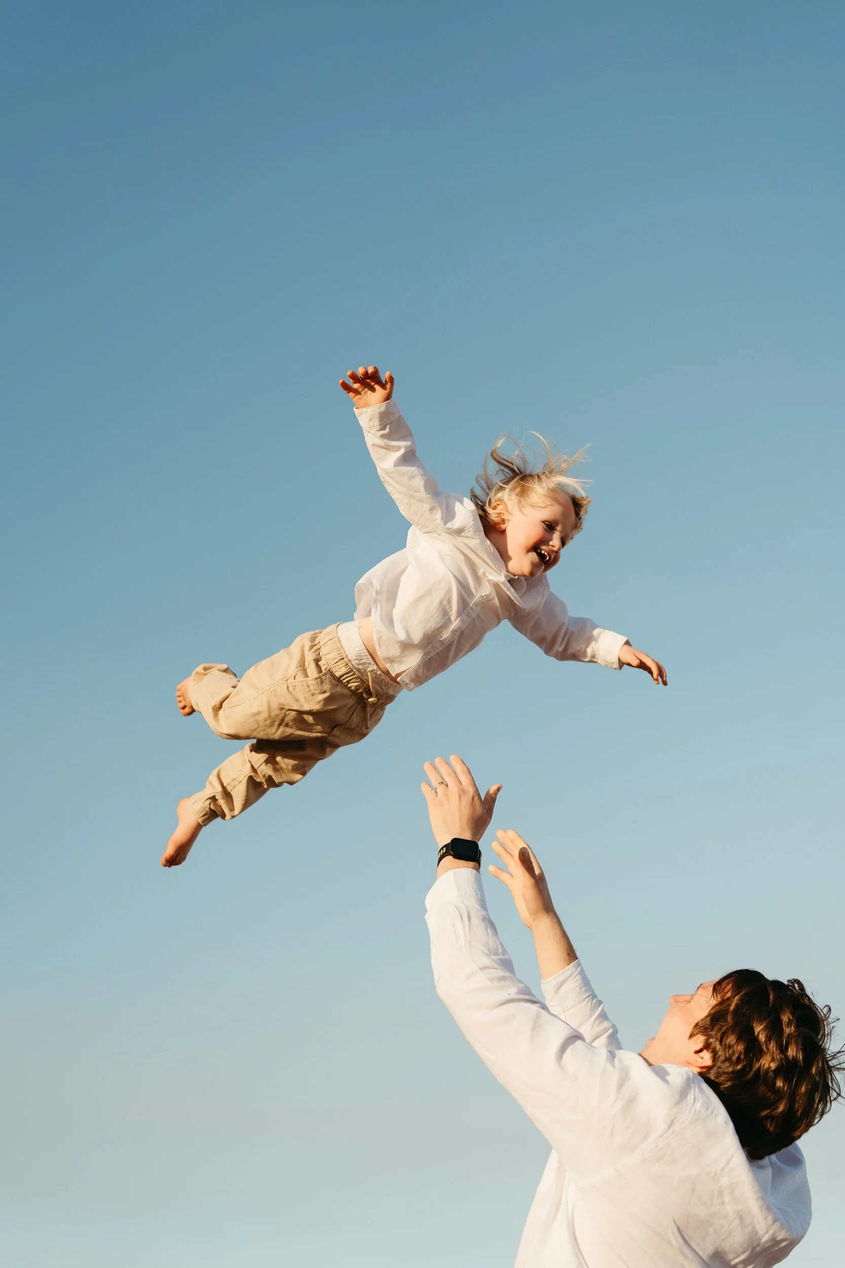 northern-beaches-family-photographer-relaxed-family-photography-session-at-the-beach-father-and-son
