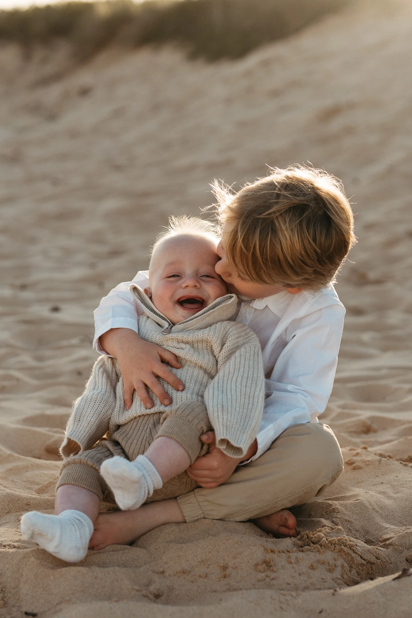 northern-beaches-family-photographer-relaxed-family-photography-session-at-the-beach