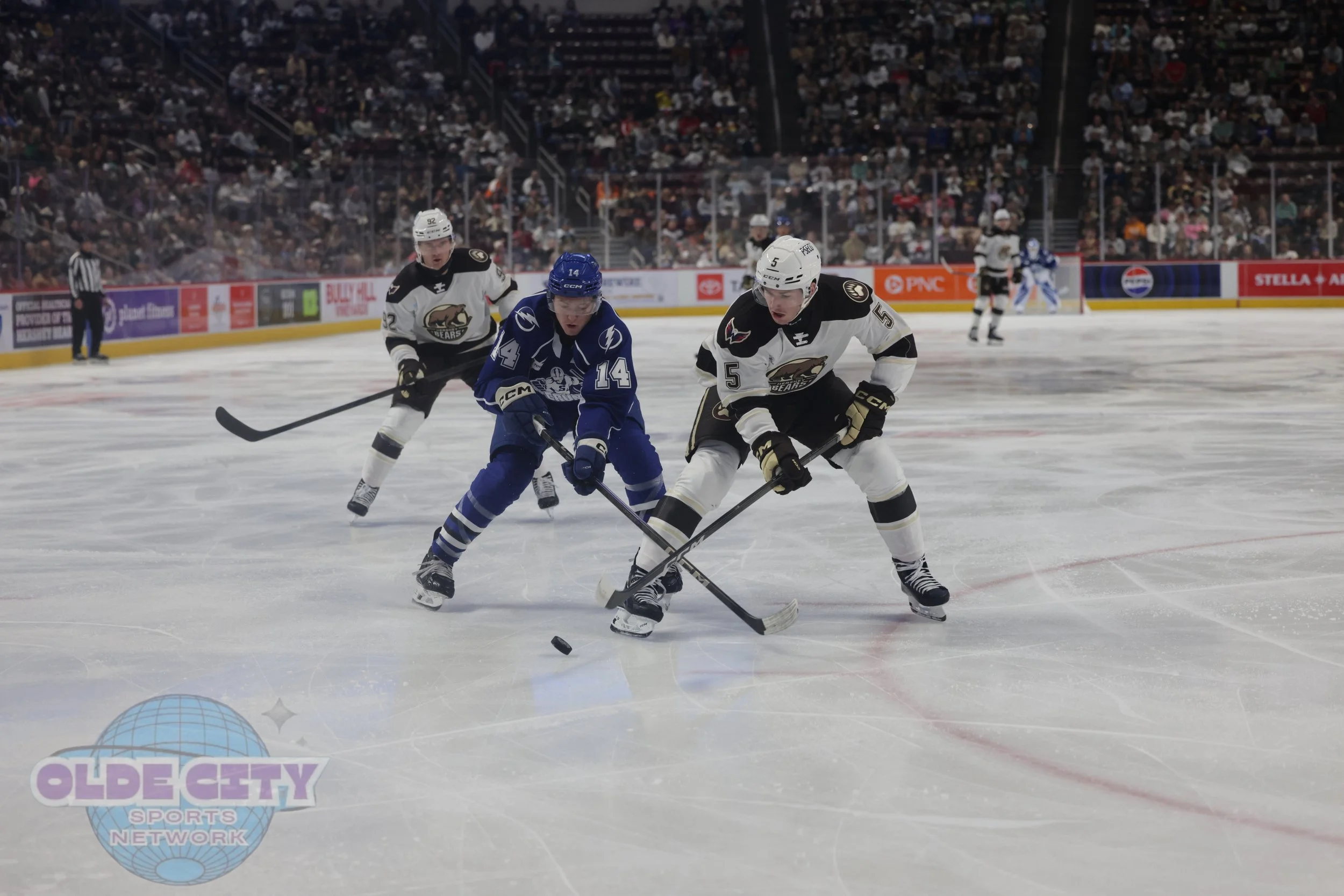 syracuse-crunch-vs-hershey-bears-10112025_54855412618_o.jpg