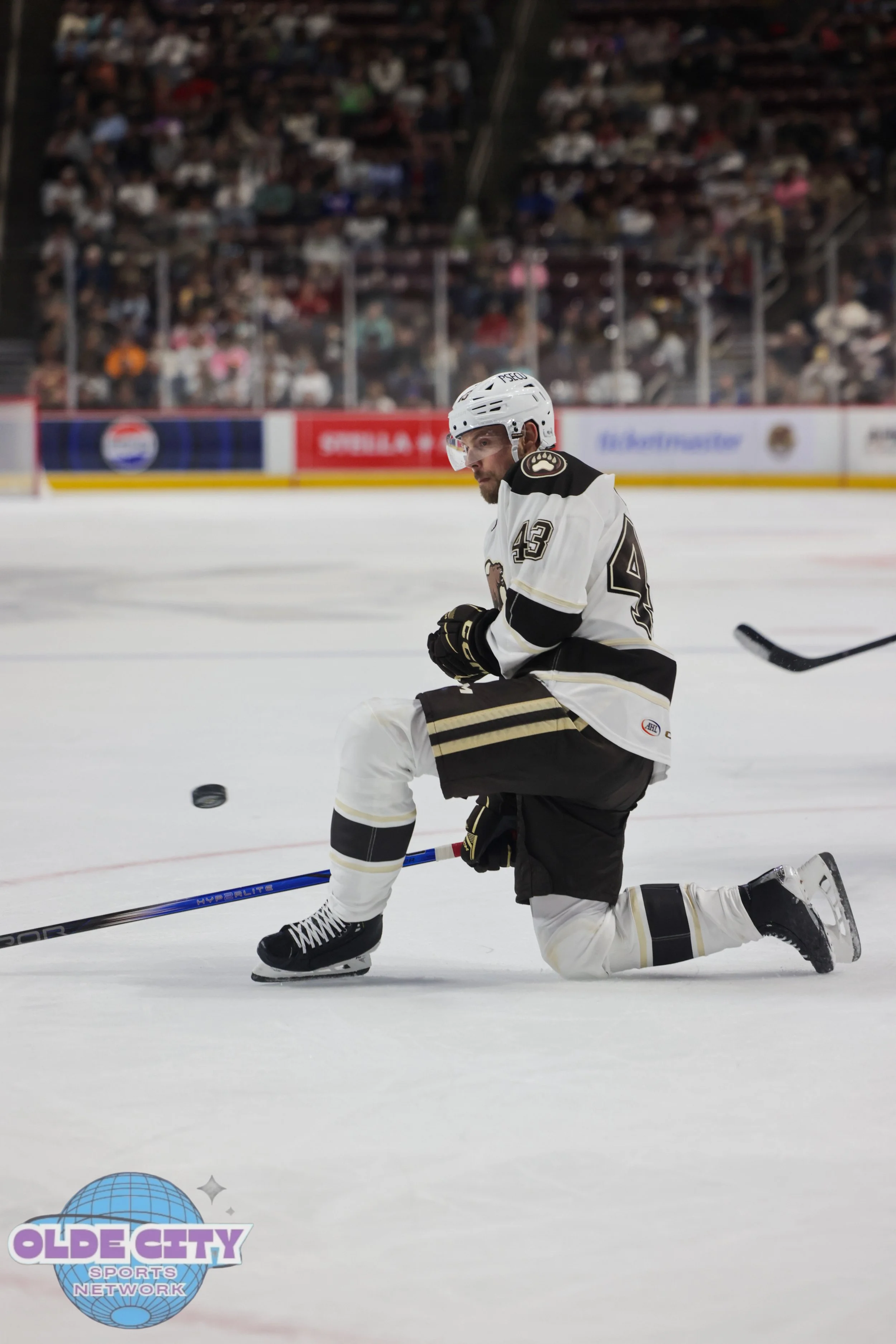 syracuse-crunch-vs-hershey-bears-10112025_54855412613_o.jpg
