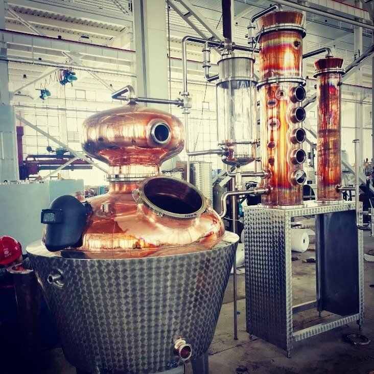 Oy! Here it is still in production, still in the factory. Soon to make magic in Malm&ouml;. We haven&rsquo;t choosen a pot still with direct-acting elements, instead we went for an oil filled one with a jacket, heated by elements. This means we are t