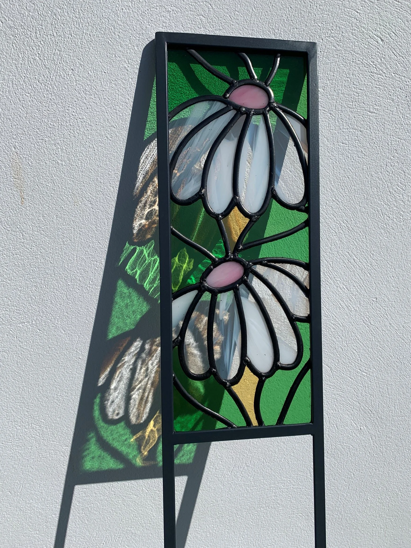 Ellie-Drake-Lee-Glass-Garden-Art-Daisy-small_183.jpg