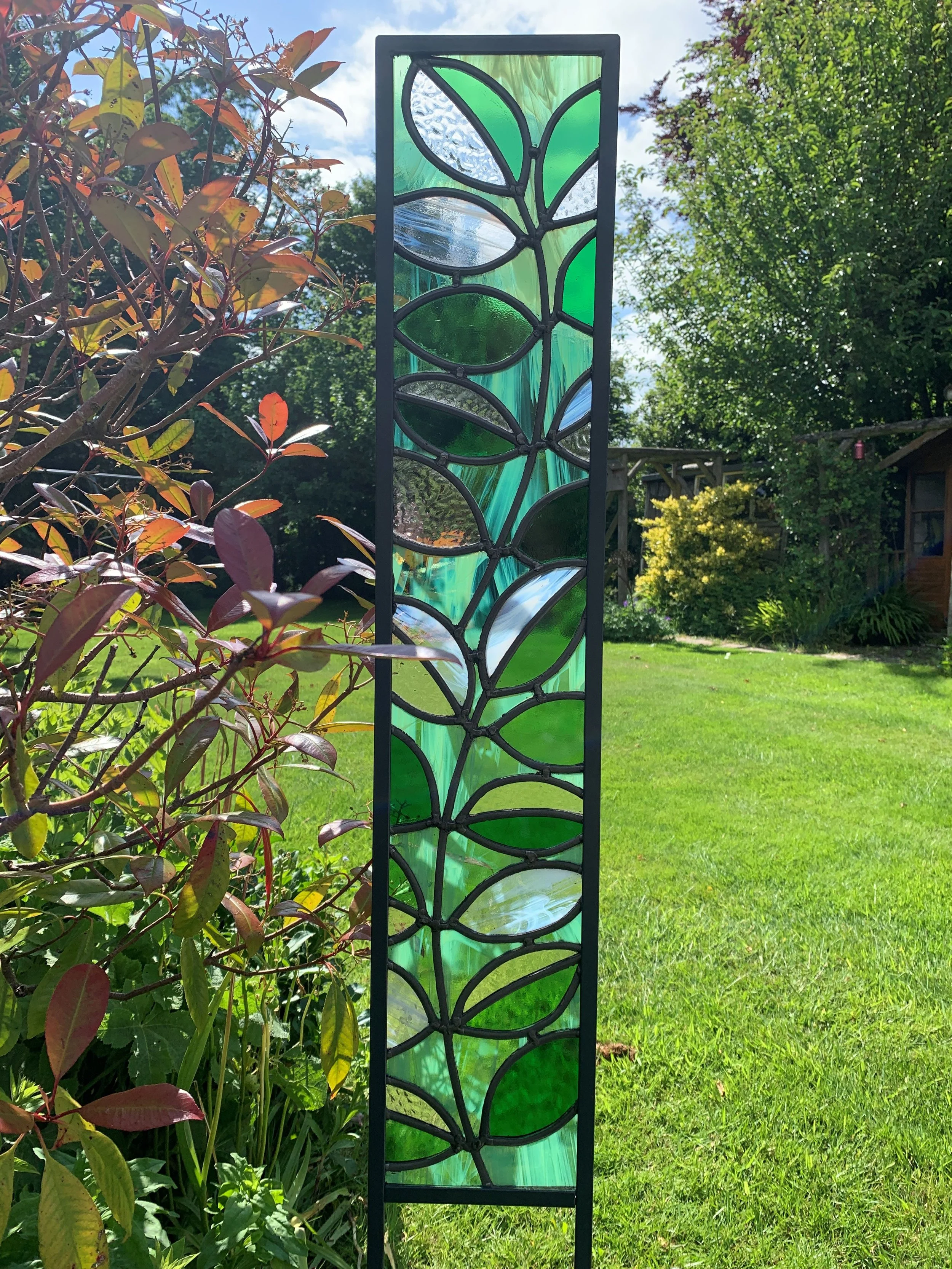 Ellie-Drake-Lee-Glass-garden-art-Green-and- White-Leaves-Tall