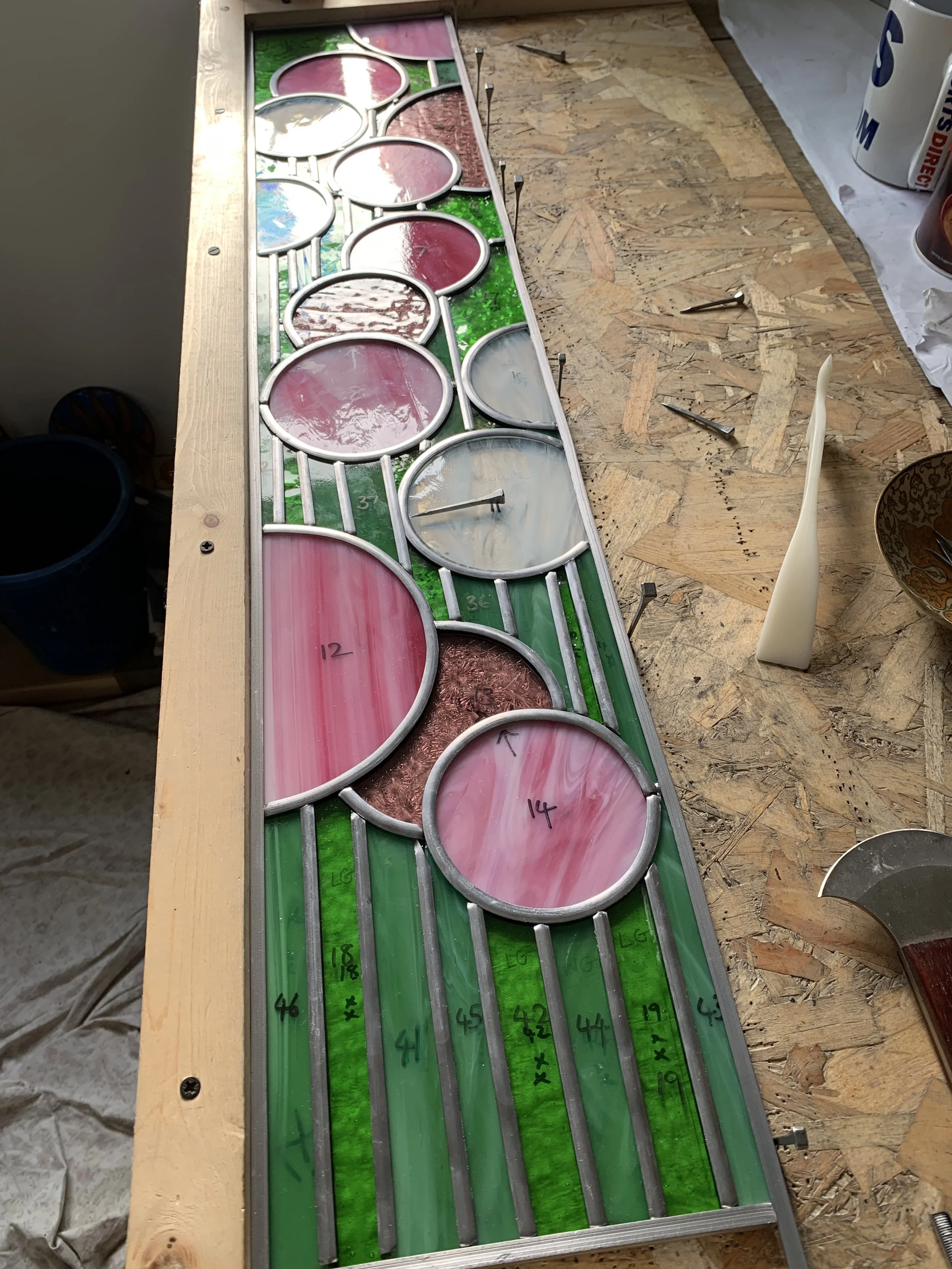 Ellie-Drake-Lee_Glass-Garden-Art_Pink-and-White-Circle-Tall.jpg