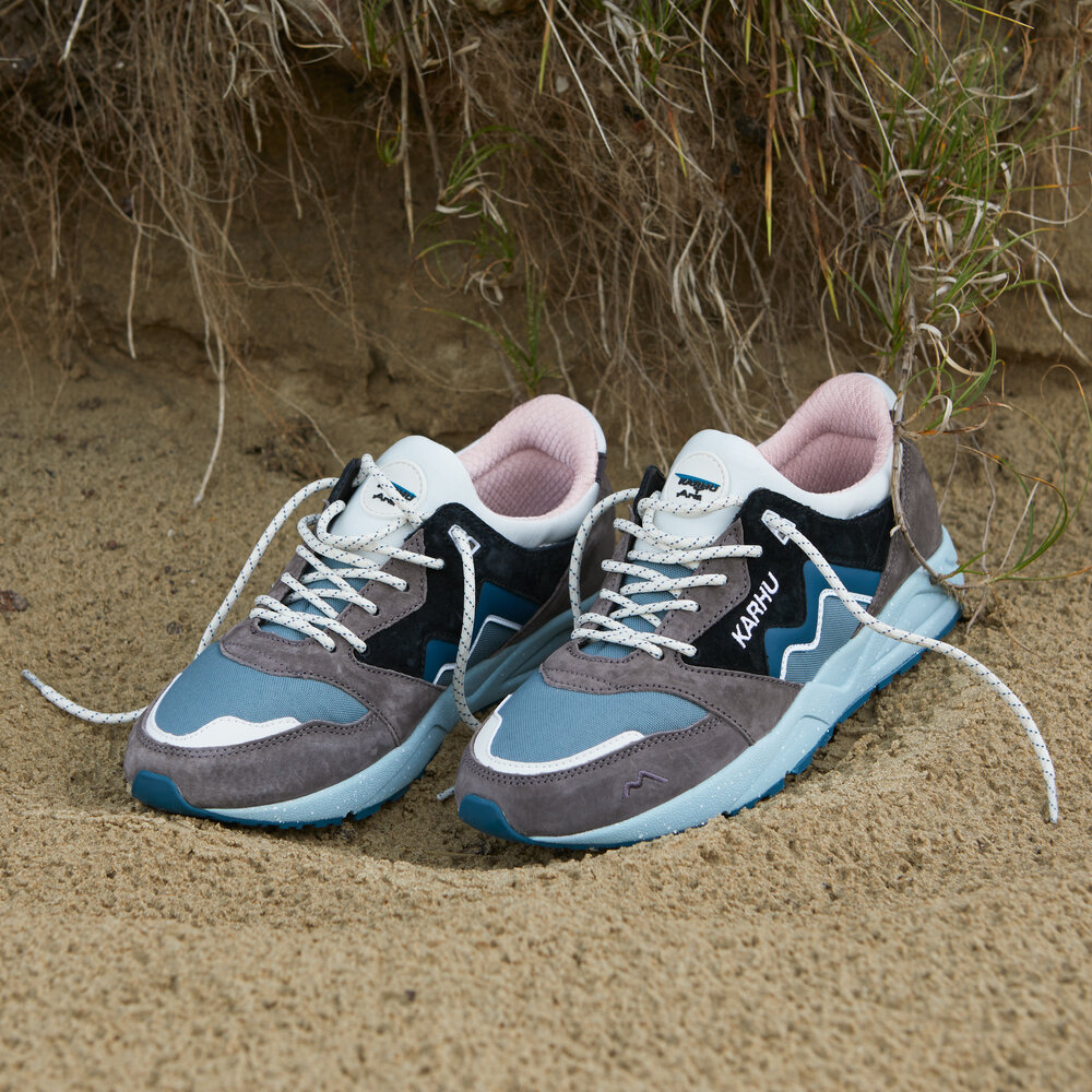 Karhu Aria 95 (Plum Kitten/ Jet Black)