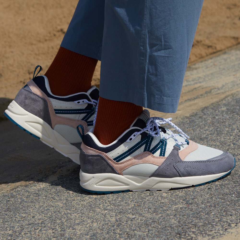 Karhu Fusion 2.0 (Frost Gray / Blue Coral)