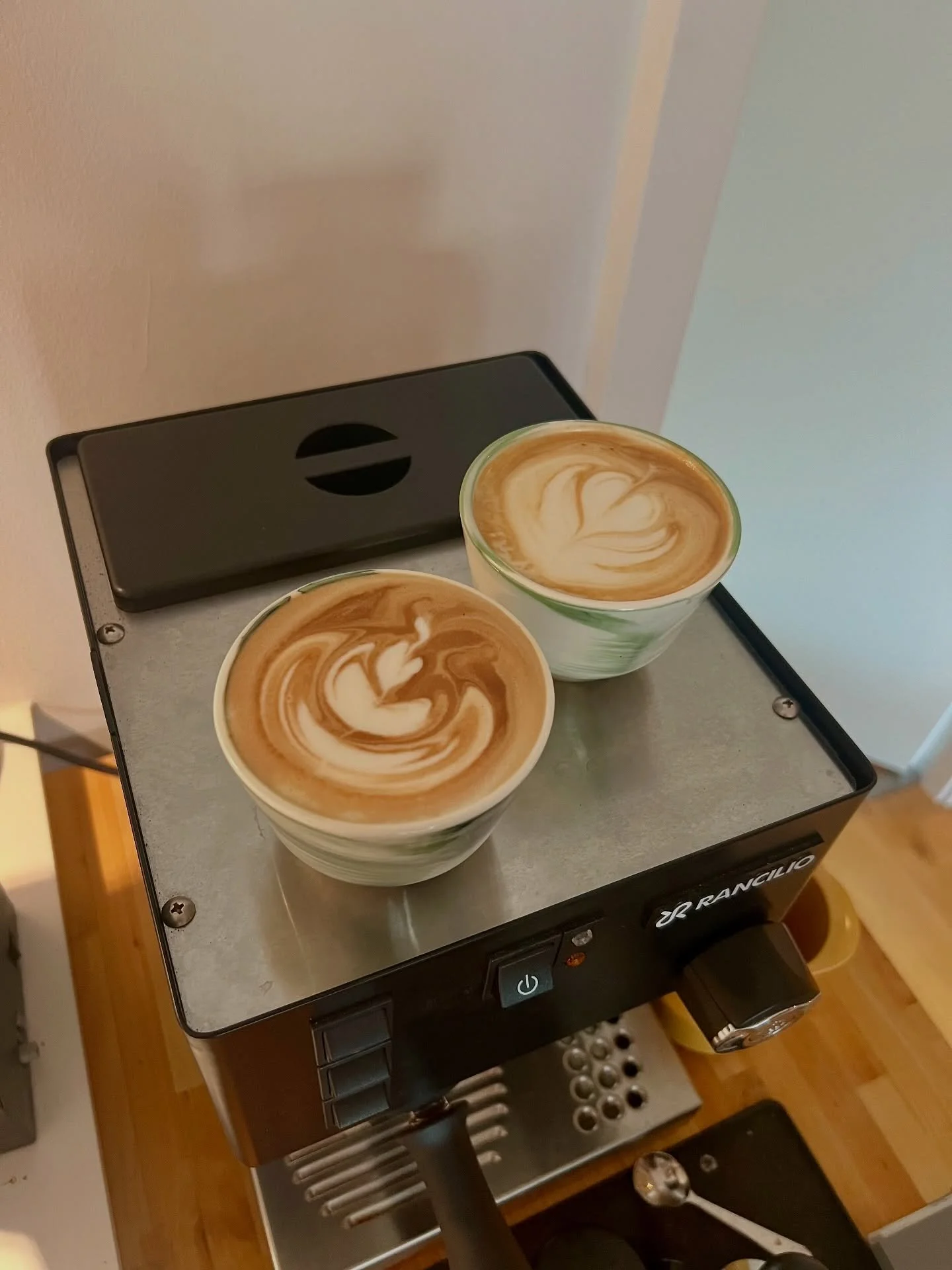 Happy Sunday☕️
📸 @oliverberg_ #noolicoffee
#coffee #coffeetime #specialitycoffee #latteart #coffeephotography