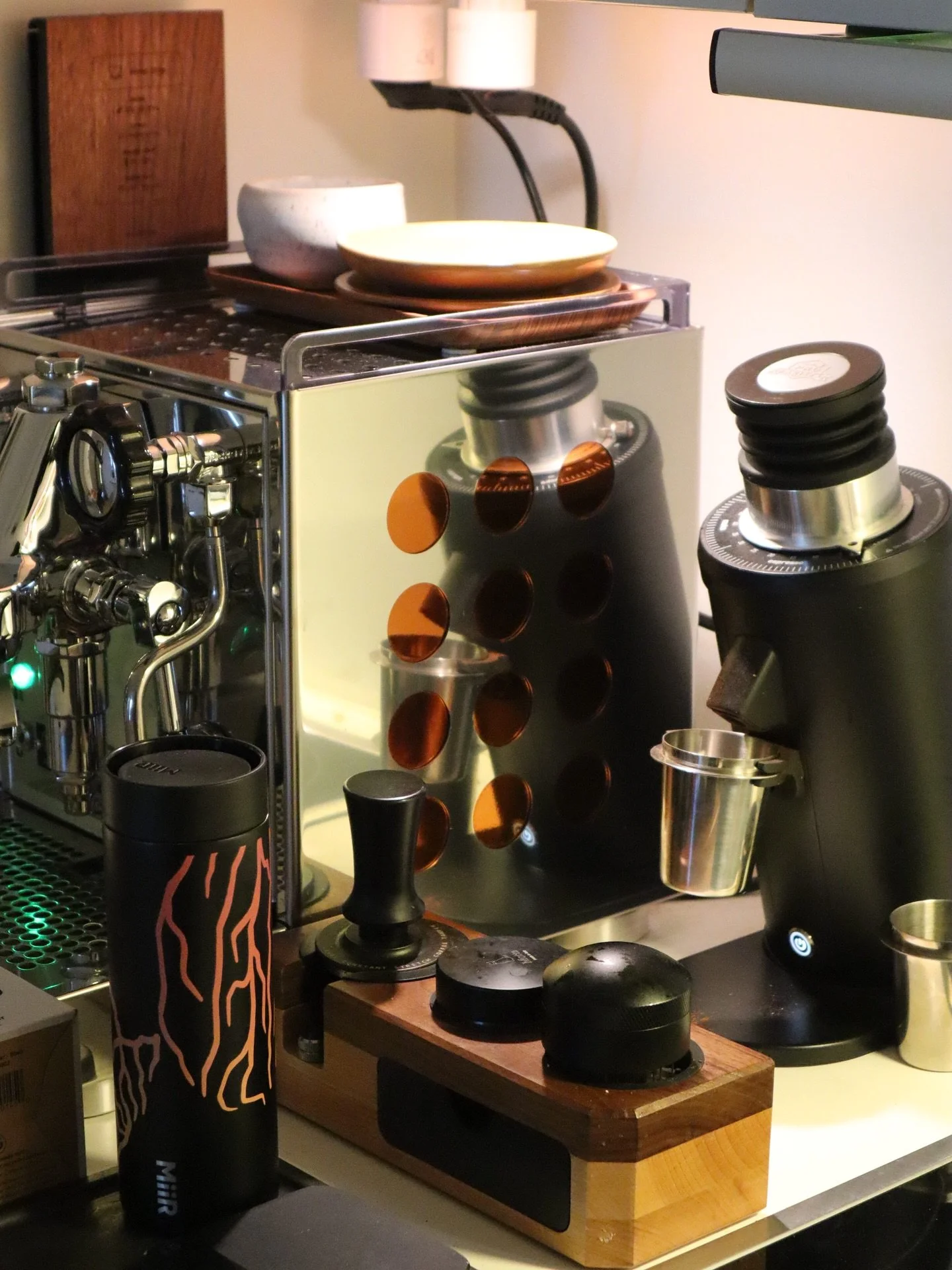 Today a special gift arrived from the one and only @cxffeeblack 

@miir always keeps the juicy stuff just right. Hot coffees stay warm, and cold brews stay icy ❄️

This special edition mug tells the story of Cxffeeblack&rsquo;s deep roots 🌱🌍

Can&r