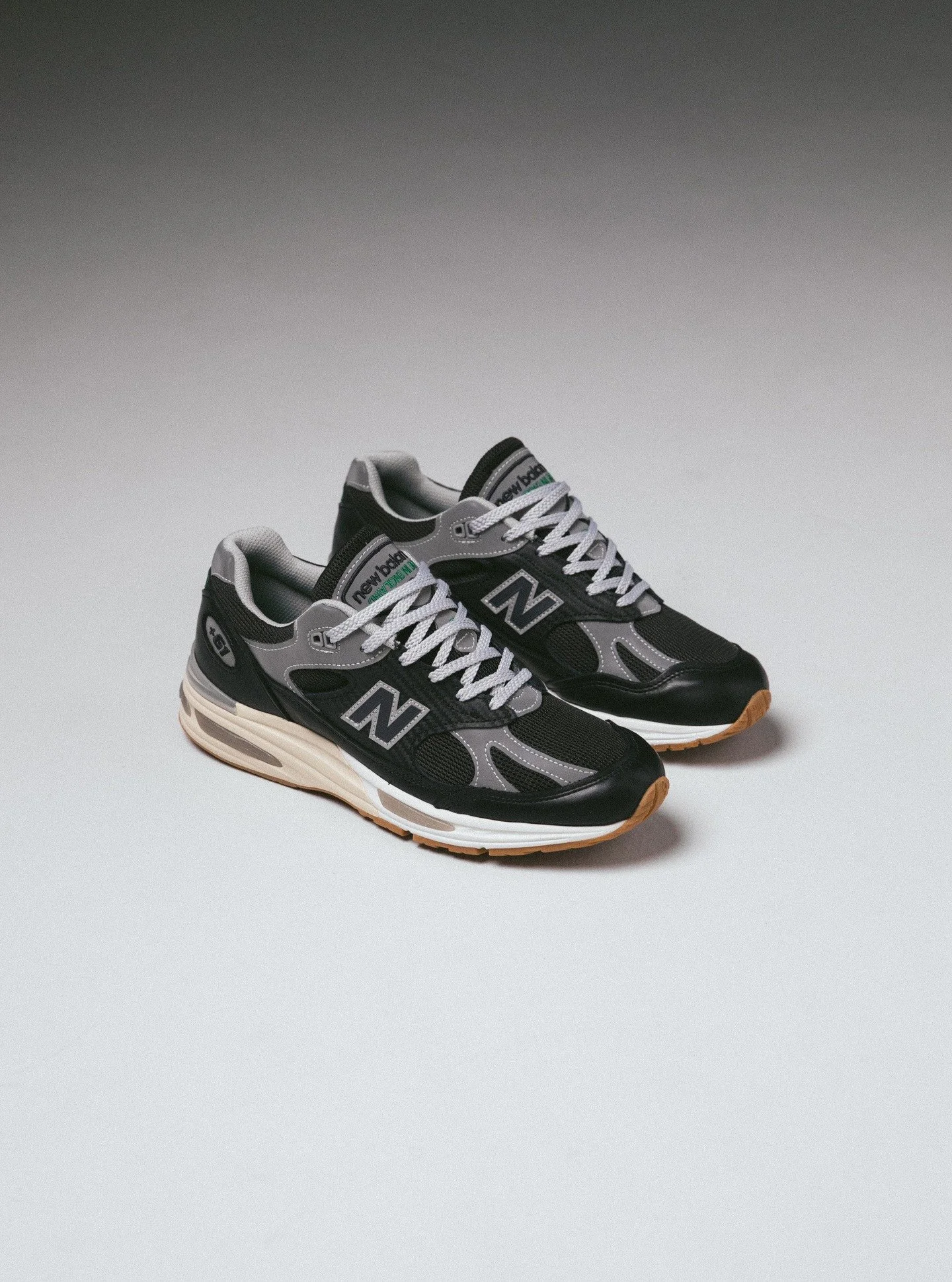 @uptherestore team up with @newbalance for their biggest collab yet: the 991v2 by UP THERE 🇦🇺
Inspired by the golden era of early-2000s sneaker collecting, the pair blends performance mesh, carbon-effect leather and premium full-grain overlays. Tra