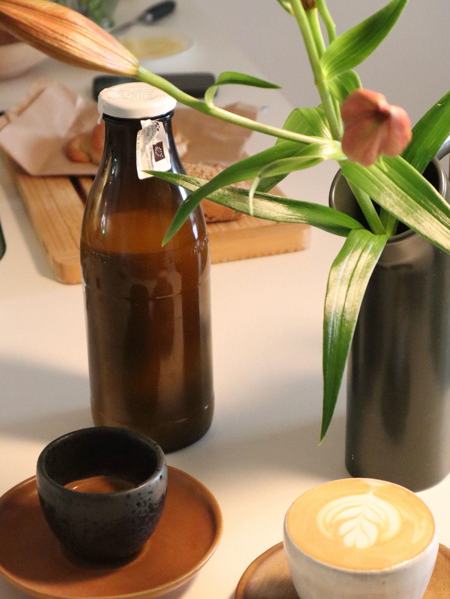 Your coffee opens up in so many ways, if you accompany it with just the right amount of milk and most importantly the right kind. 🥛

We have been very happy with milk from @soetofte.gaardmejeri that produces unstandardised milk with just the right r