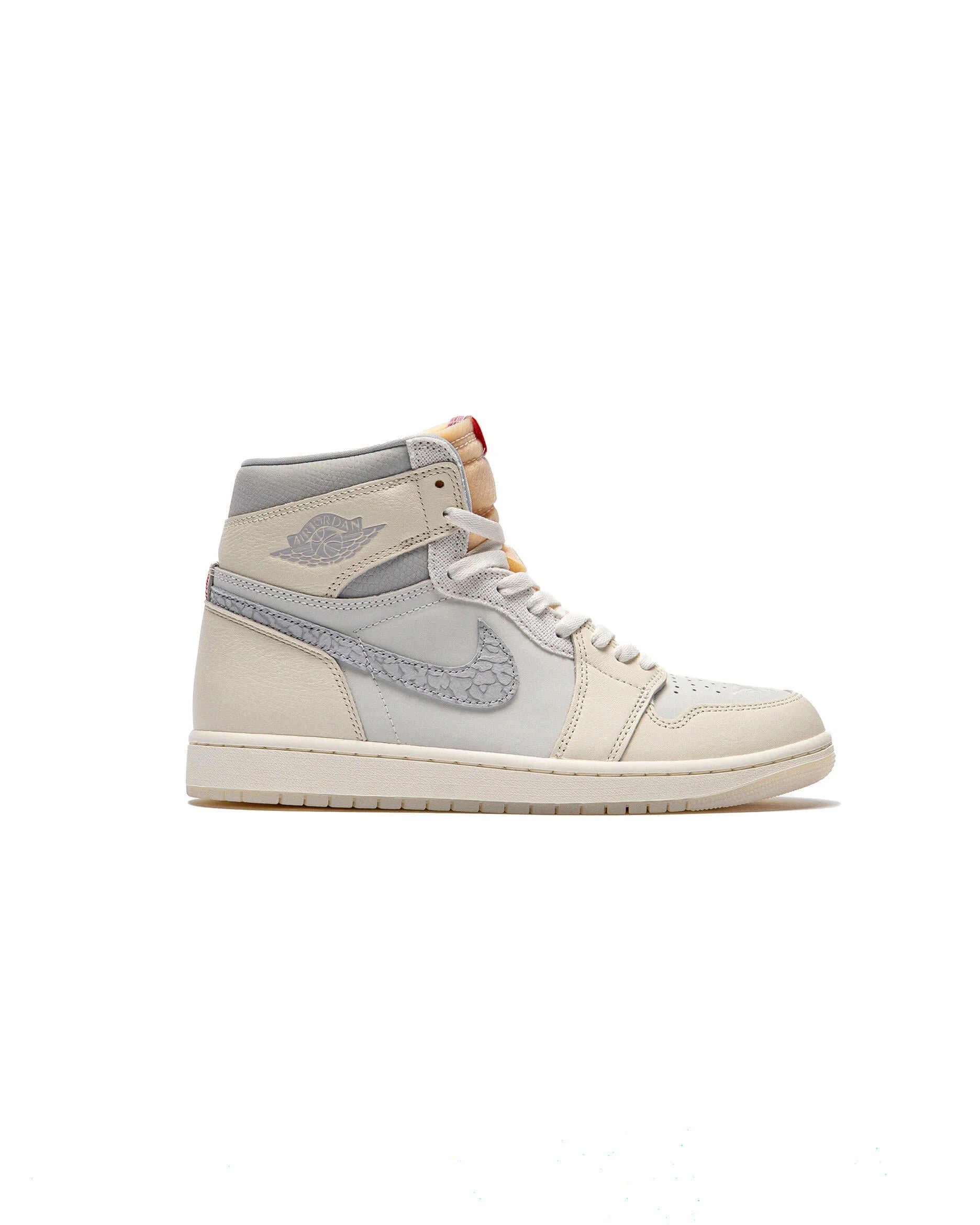 air-jordan-1-retro-high-og-sail-university-red-pale-ivory-ih4363-100-footwear_20_3E_20sneaker.jpg