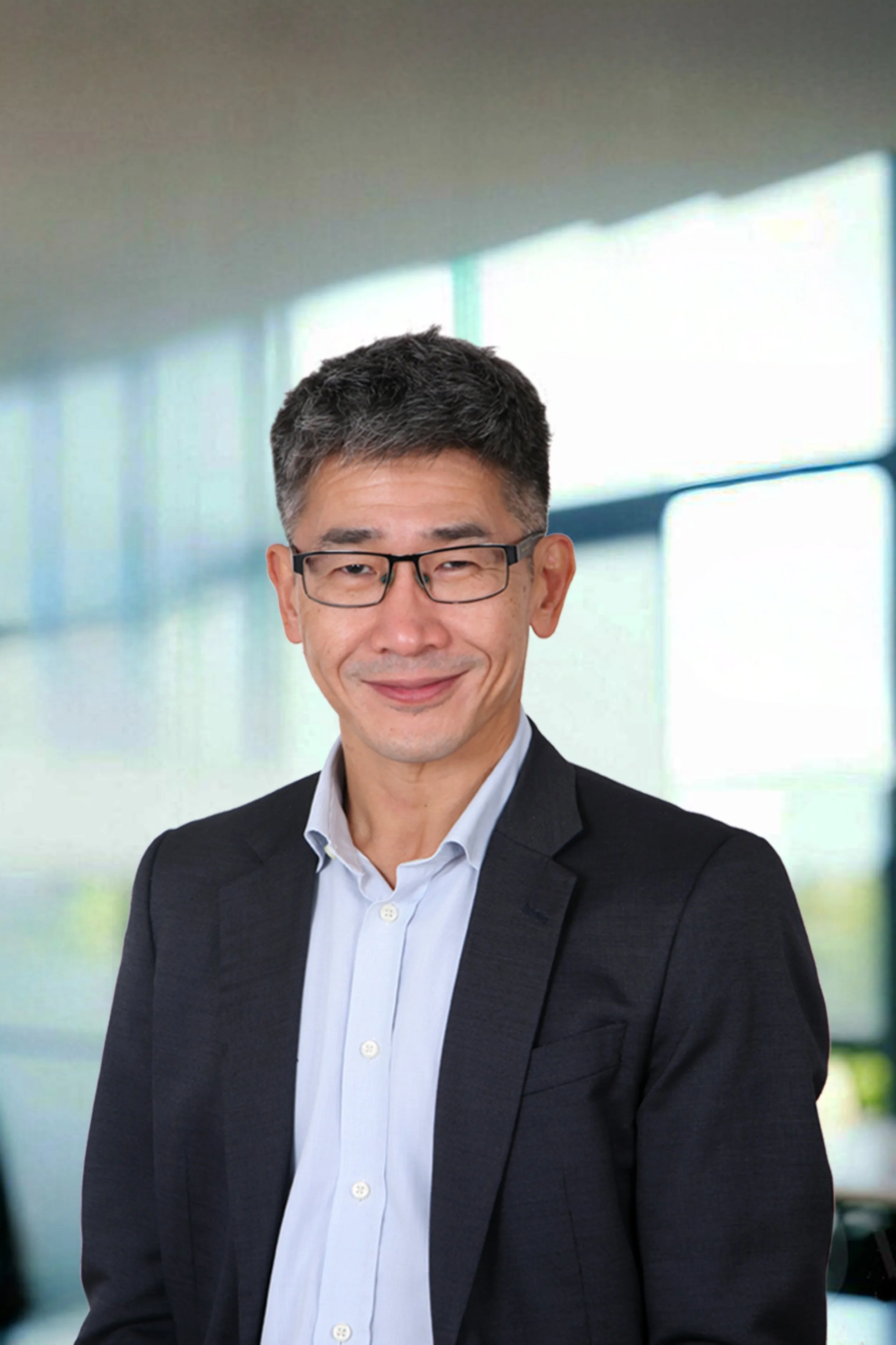 27892248-borrado-fundo-do-uma-luz-moderno-escritorio-com-panoramico-janelas-e-lindo-iluminacao-ai-gerado-foto copiar.jpg