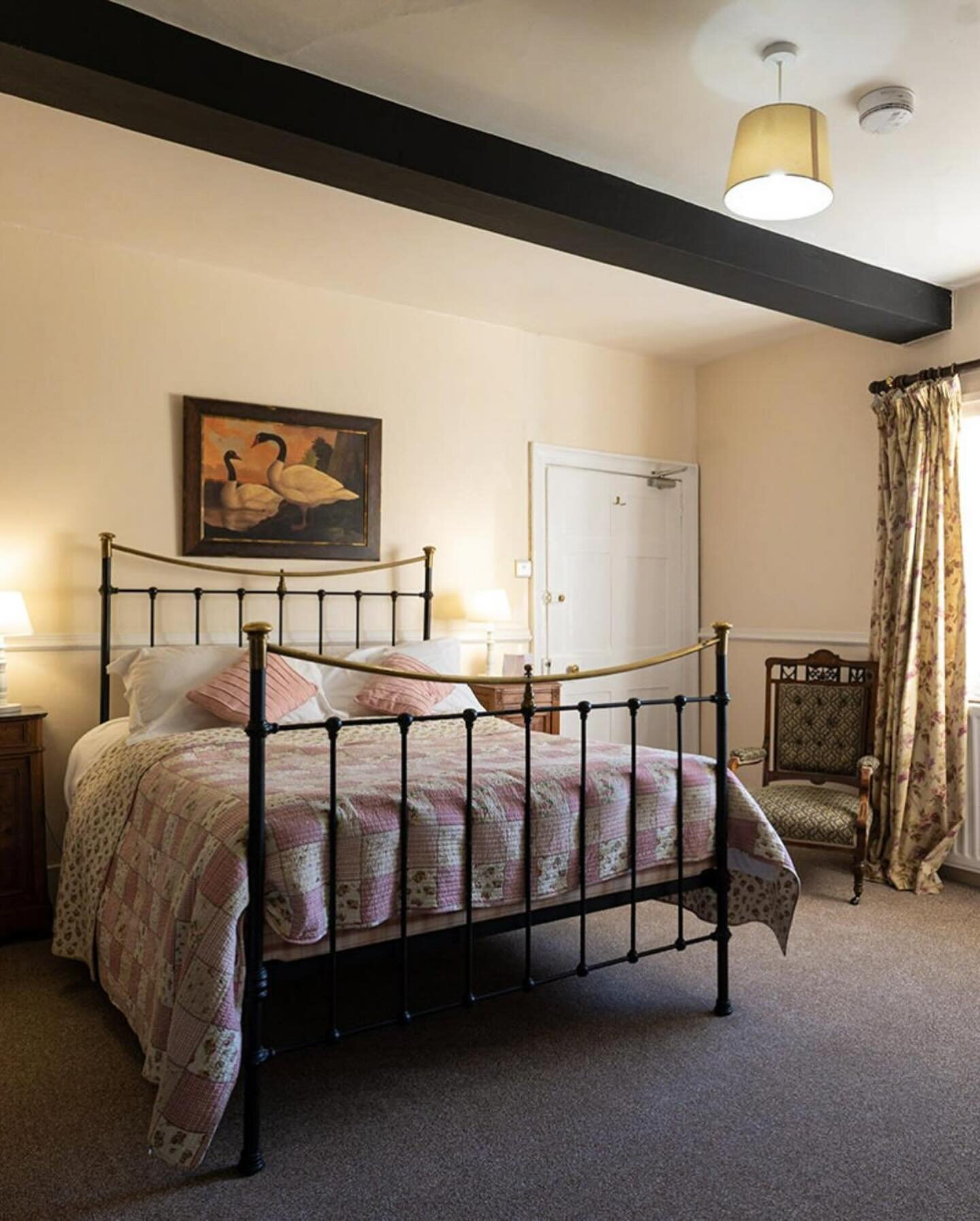 Stay at the @powisarms and explore the beautiful Shropshire countryside 🌲🗺️🍺 

We offer an amazing dinner, bed and breakfast rates and these can be booked via booking.com 💻 

Enjoy some amazing walks from our cosy pub and explore the Shropshire c