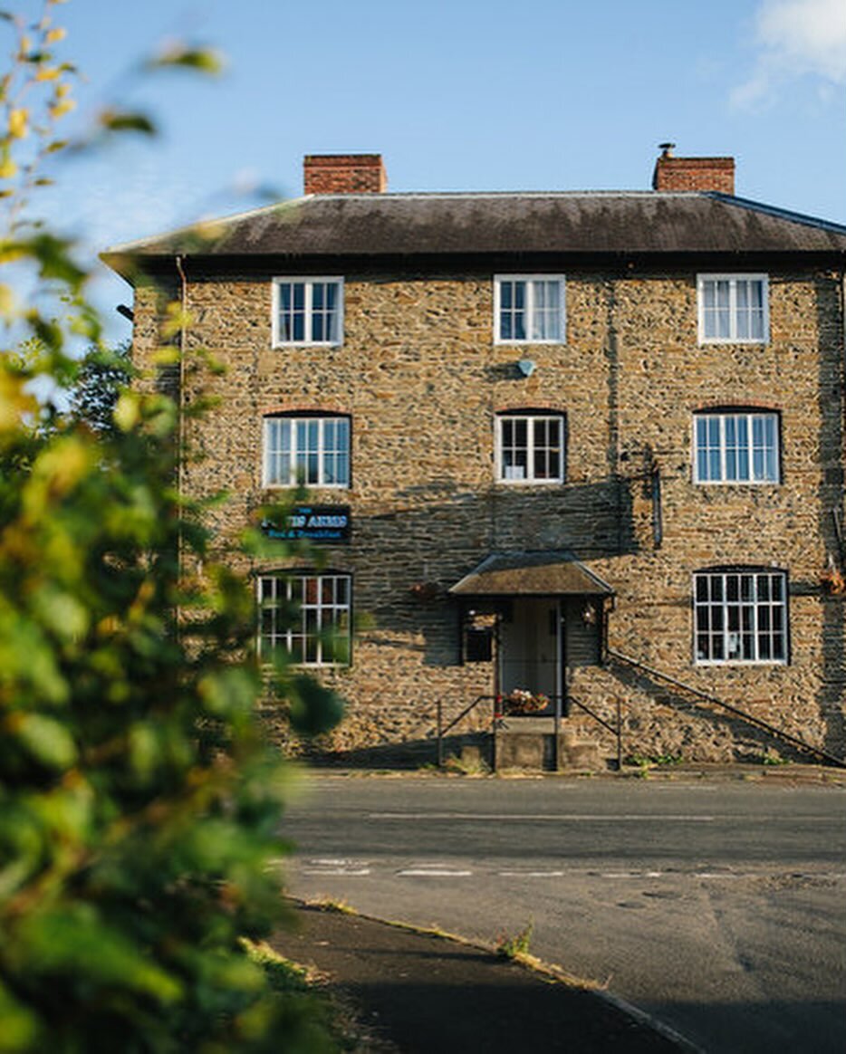Join us for a cosy weekend break with great food, walks on the doorstep and a place to stay in beautiful Shropshire 🛌 

We have a selection of rooms here at the pub available to book with bed and breakfast offers and lunch and evening meals availabl