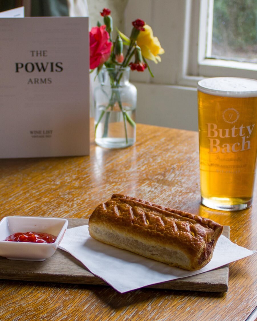 🚨 get here quick this week&hellip;. 

Our sensational hot sausage roll and Cornish pasty are available with a pint all day for just &pound;6 👌 

#pubs #pubsofinstagram #ukpubs #pubgrub #shropshire #shropshirefood