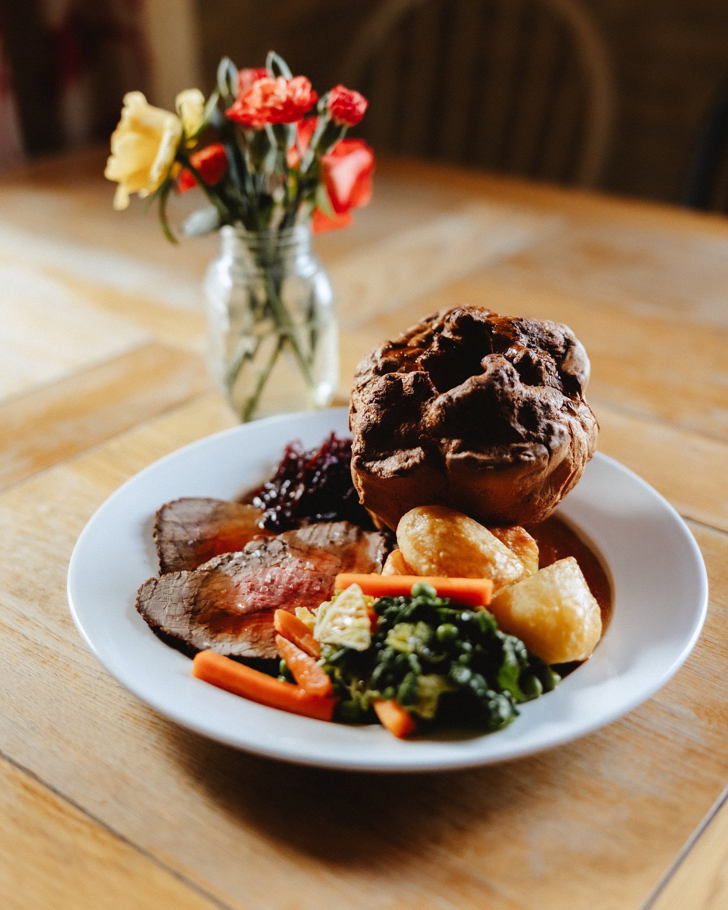 Book your table for Sunday lunch this weekend at the @powisarms 🍽️ 

#powisarms #publunch #pubs #britishpubs #britishpubfood #shropshirefood #shropshire #shropshirefoodies #sundaylunch