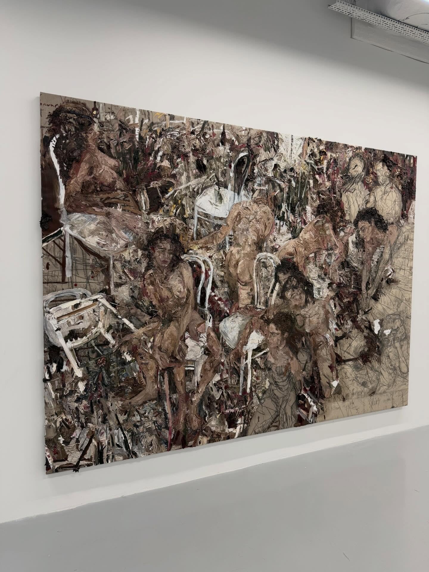 Strong debut show of self taught @juanita_leschnit @saatchiyates who had a residency @rubellmuseum in 2025
.
.
.
Training to become an architect, this cosmopolitan young artist masters the compositions of her mostly large scale canvases, as well as h