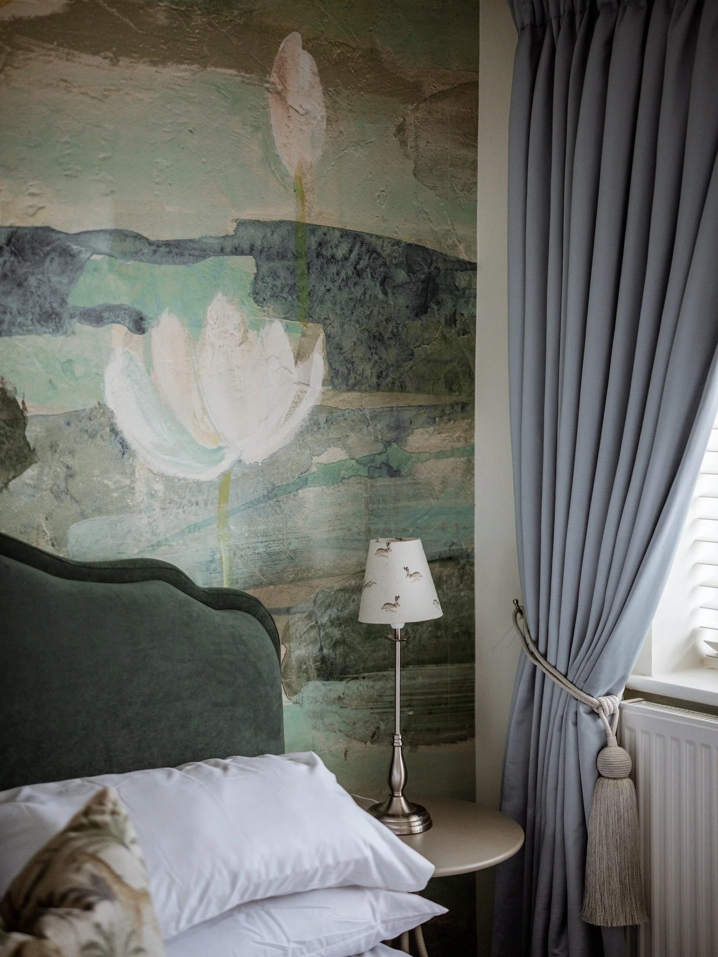 It&rsquo;s amazing what a little refresh can do, the wallpaper and bespoke curtains have completely changed the mood of this guest bedroom&hellip;. swipe right for the before ✨