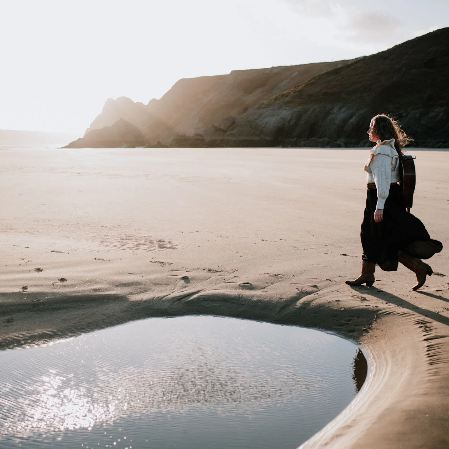 And now some rest.⁠
⁠
I&rsquo;m going to take a nap and when I get up we're gonna talk about some music!⁠
⁠
Sweet dreams love doves.⁠
⁠
xoxo⁠
⁠
⁠
⁠
⁠
⁠
⁠
⁠
⁠
#americana #womenofamericana #crowdfundedmusic #makinganalbum #recordinganalbum #ukmusic #uk