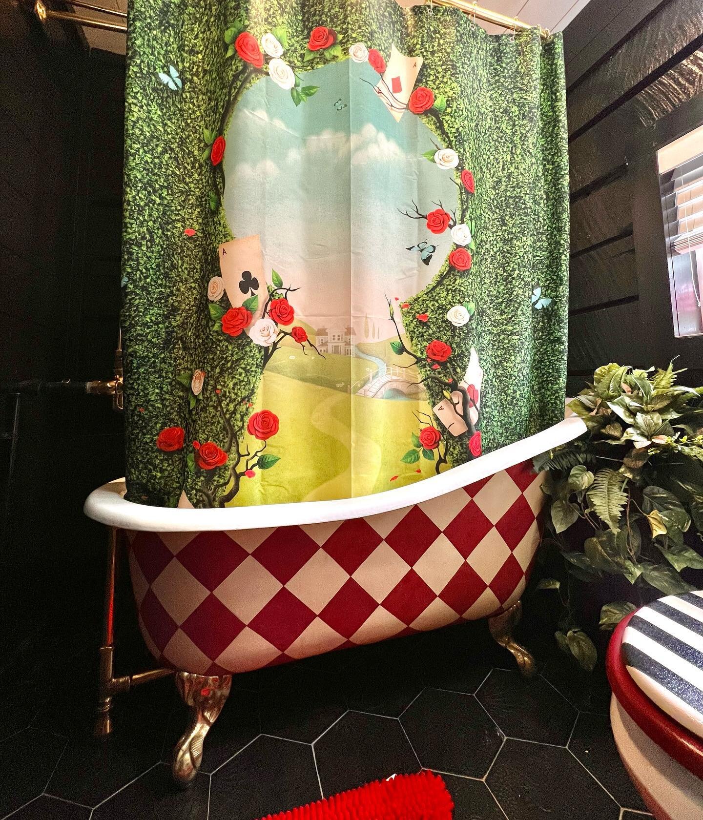 Bathtubs of Magical Mountain appreciation post 🛀🙏🧚

Which one is your fav?!

1) Queen&rsquo;s Cottage &spades;️&hearts;️👑
2) Caretaker&rsquo;s Cabin 🐉🎃🦉
3) White Bunny Cottage 🐇🌸💖

Comment below!!!! ⬇️ 

#travelairbnb #airbnbexperience #air