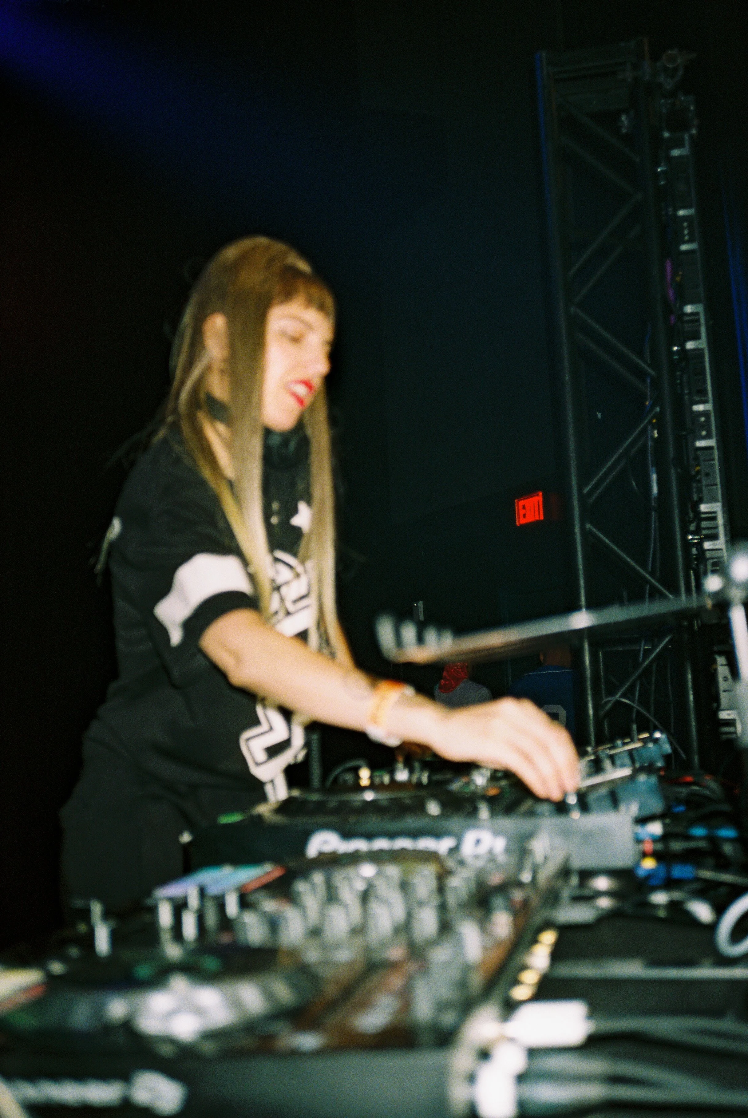 377733003544-R1-003.jpg