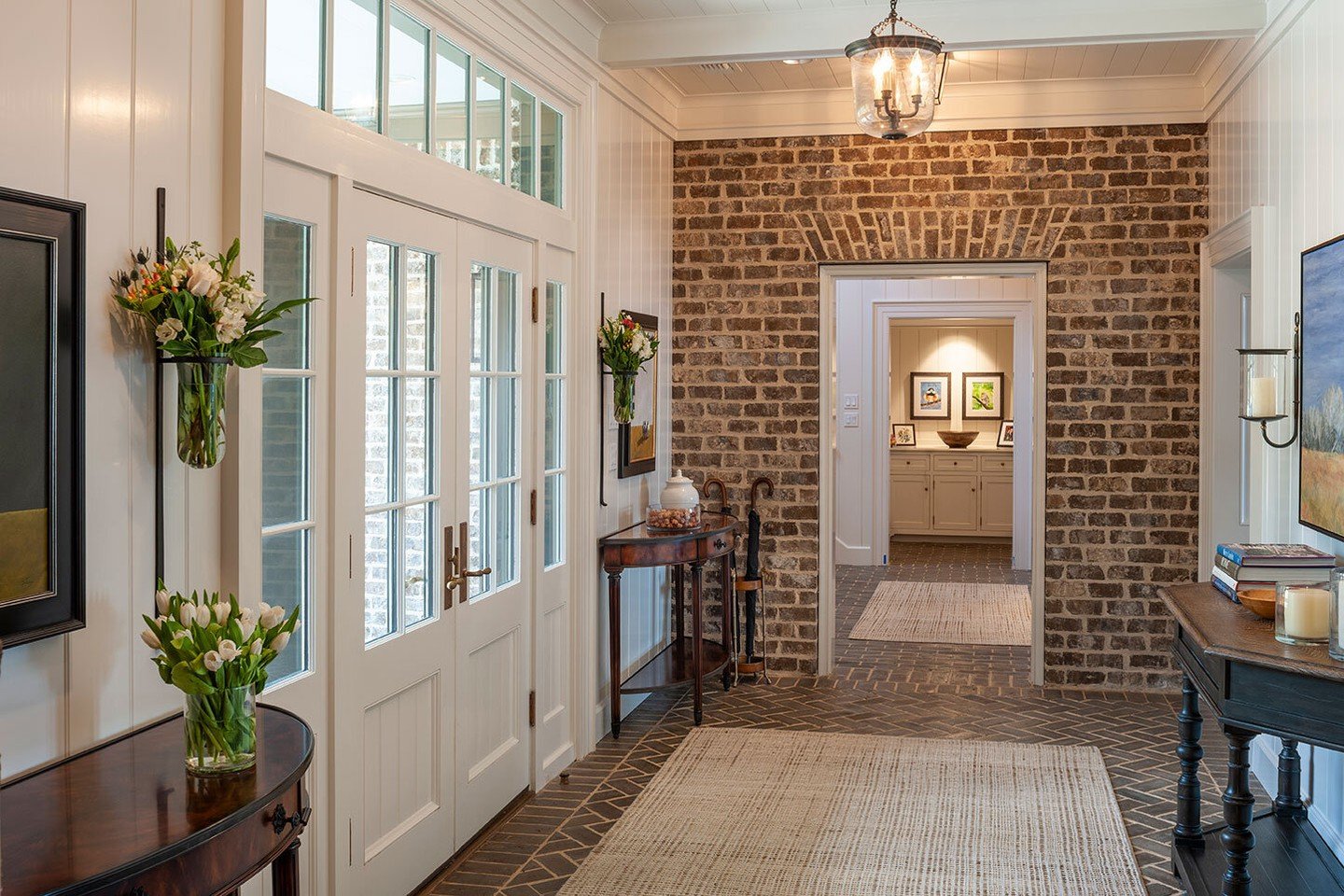 We built this Lake Conroe home to handle generations of family gatherings. Brick floors, reclaimed timber, and millwork designed to withstand decades of grandchildren's footsteps and endless entertaining.

Photographer: Paul Hester
Architecture: @hil