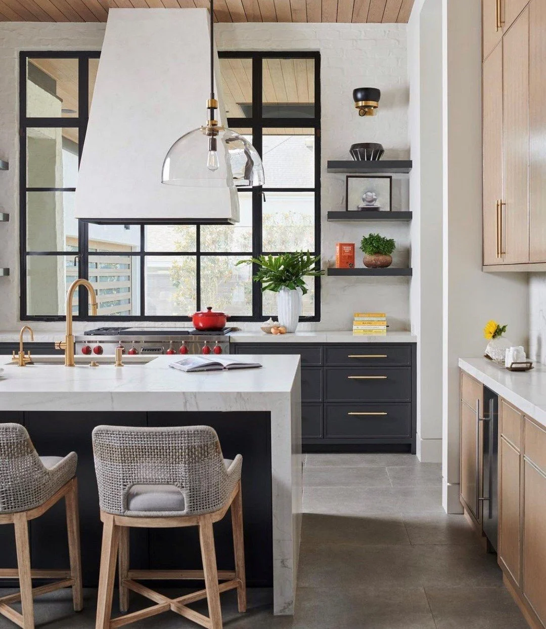 Details define quality. Flawless joinery, seamless transitions, and materials that endure.

Interiors: @mann__design
Architecture: @reagan_andre_architecture

#CustomHomeBuilder #LuxuryHomeBuilder #ContemporaryKitchen #KitchenDesign #DreamHome #Bella