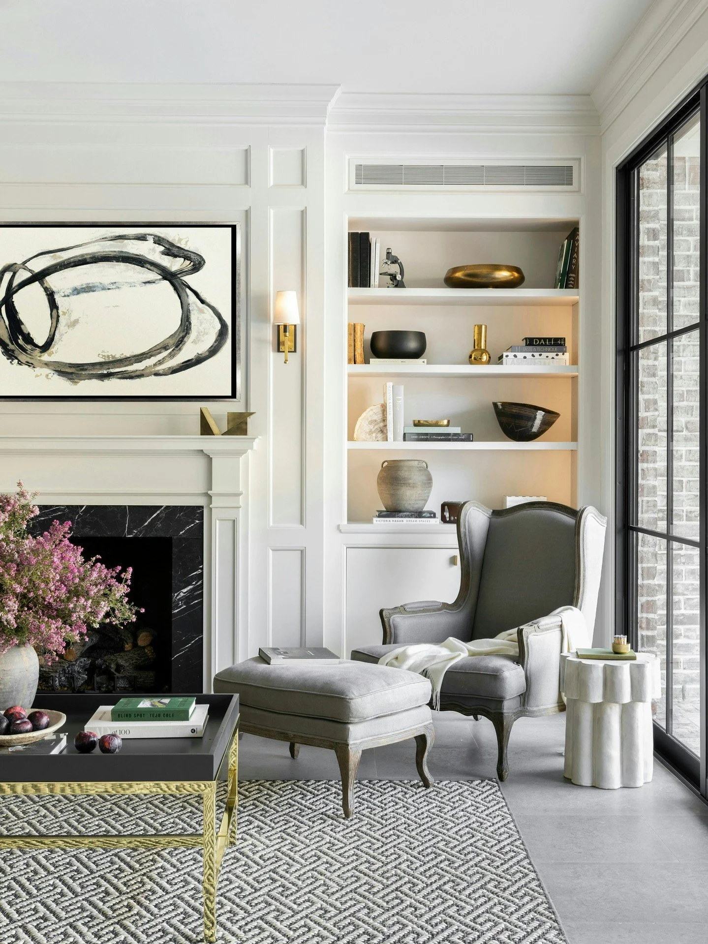 Custom shelving adds character while keeping everything perfectly in its place.

Interiors: @luxelivinginteriors
Architecture: @paulnbrowarchitect

#CustomHomeBuilder #LuxuryConstruction #DreamHomeDesign #ArchitecturalExcellence #HomeDesignInspiratio