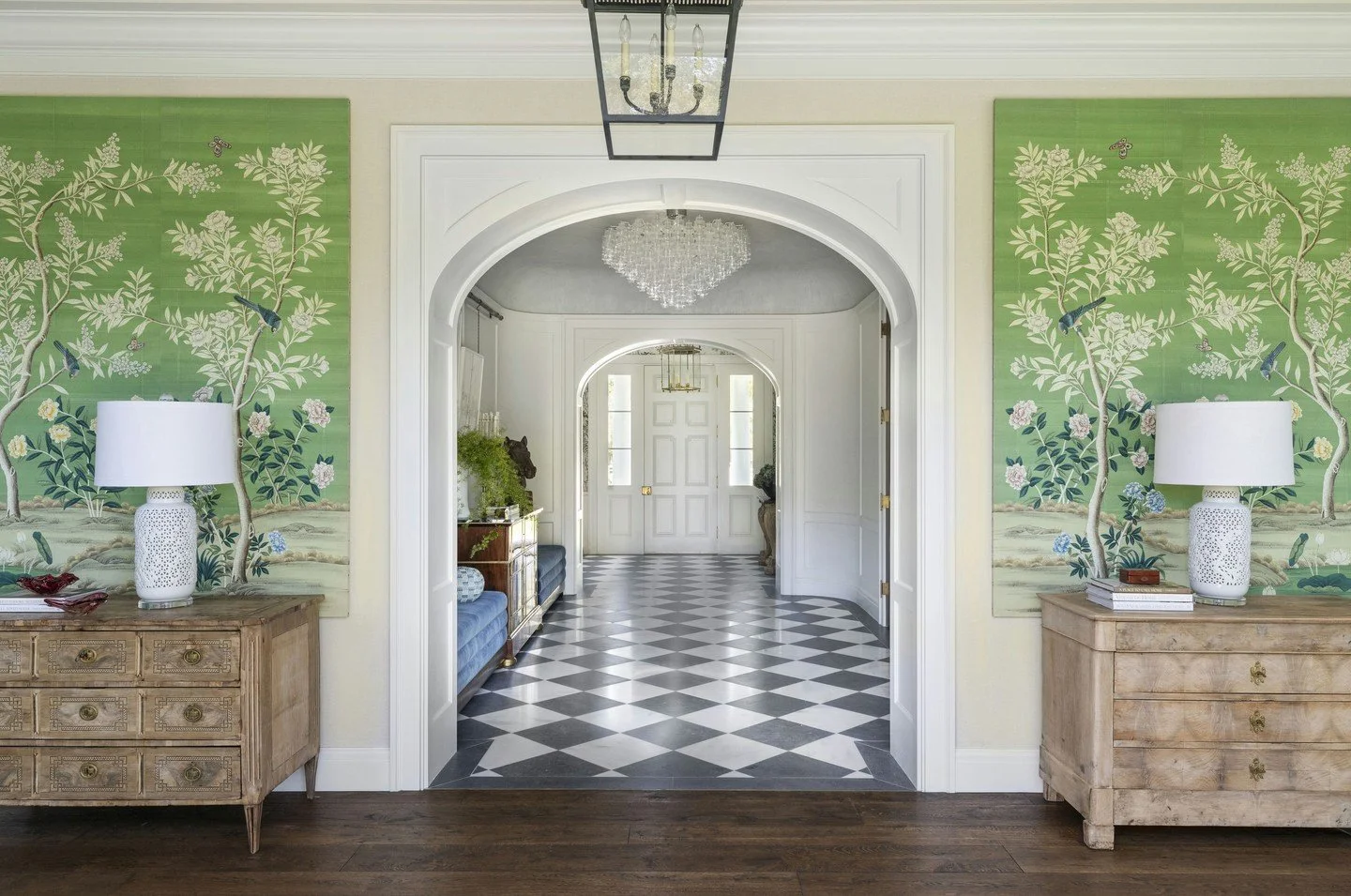There's a reason symmetry and restraint never go out of style.

Interiors: @sarahliuzzidesign
Architecture: @reagan_andre_architecture

#CustomHomeBuilder #LuxuryHomeBuilder #EntrywayDesign #FoyerDesign #DreamHome #GunnConstructionAndBuilding
