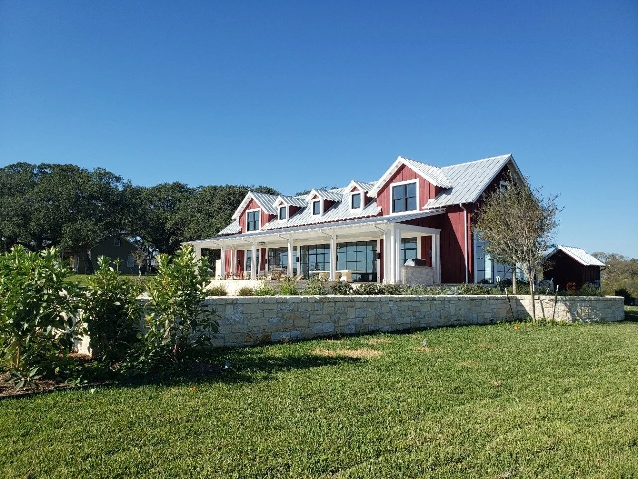 The kind of home that gets better with every season.

Architecture: @hillswiftarchitect
Photographer: @pablopixo

#CustomHomeBuilder #LuxuryHomeBuilder #PoolHouse #ModernFarmhouse #DreamHomeInspiration #RanchStyle #GunnConstructionAndBuilding
