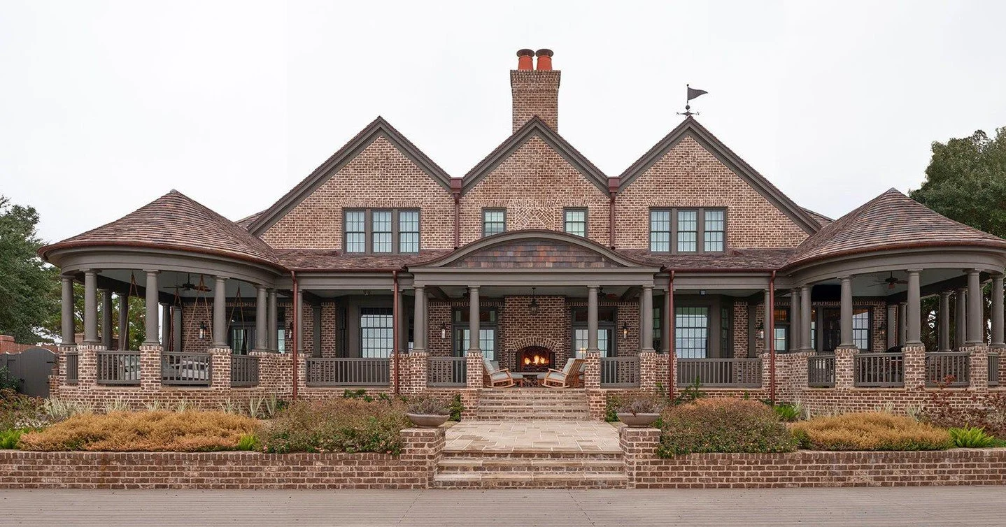 Built for a lifetime of gatherings.

Architecture: @hillswiftarchitect
Photographer: @pablopixo

#LuxuryHomeBuilder #CustomHomeConstruction #LakefrontLiving #TexasLakeHouse #DreamHomeGoals #ArchitecturalExcellence #GunnConstructionAndBuilding