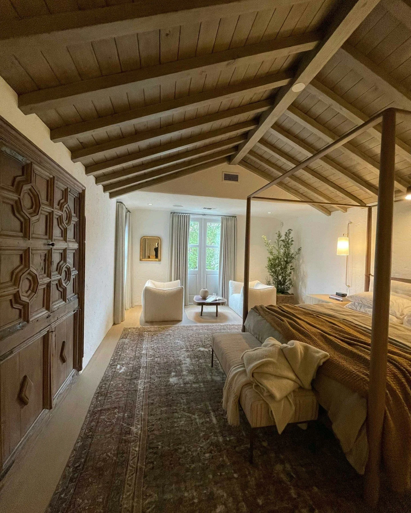Bedrooms designed for real life. Storage that works, details that last. 

#LuxuryHomeBuilder #CustomHomeBuilder #ArchitecturalDesign #ModernLuxuryHomes #DreamHomeBuilder #LuxuryRealEstate #GunnConstructionAndBuilding