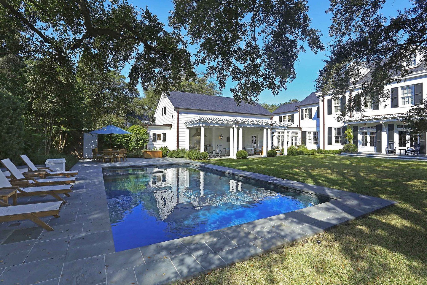 We're already seeing 80-degree days in Texas which means pool weather! 

Our number one goal is to always build a home your family will actually use &amp; enjoy. 

Architecture: @curtisandwindham

#LuxuryHomeBuilder #CustomHomeBuilder #NewConstructio