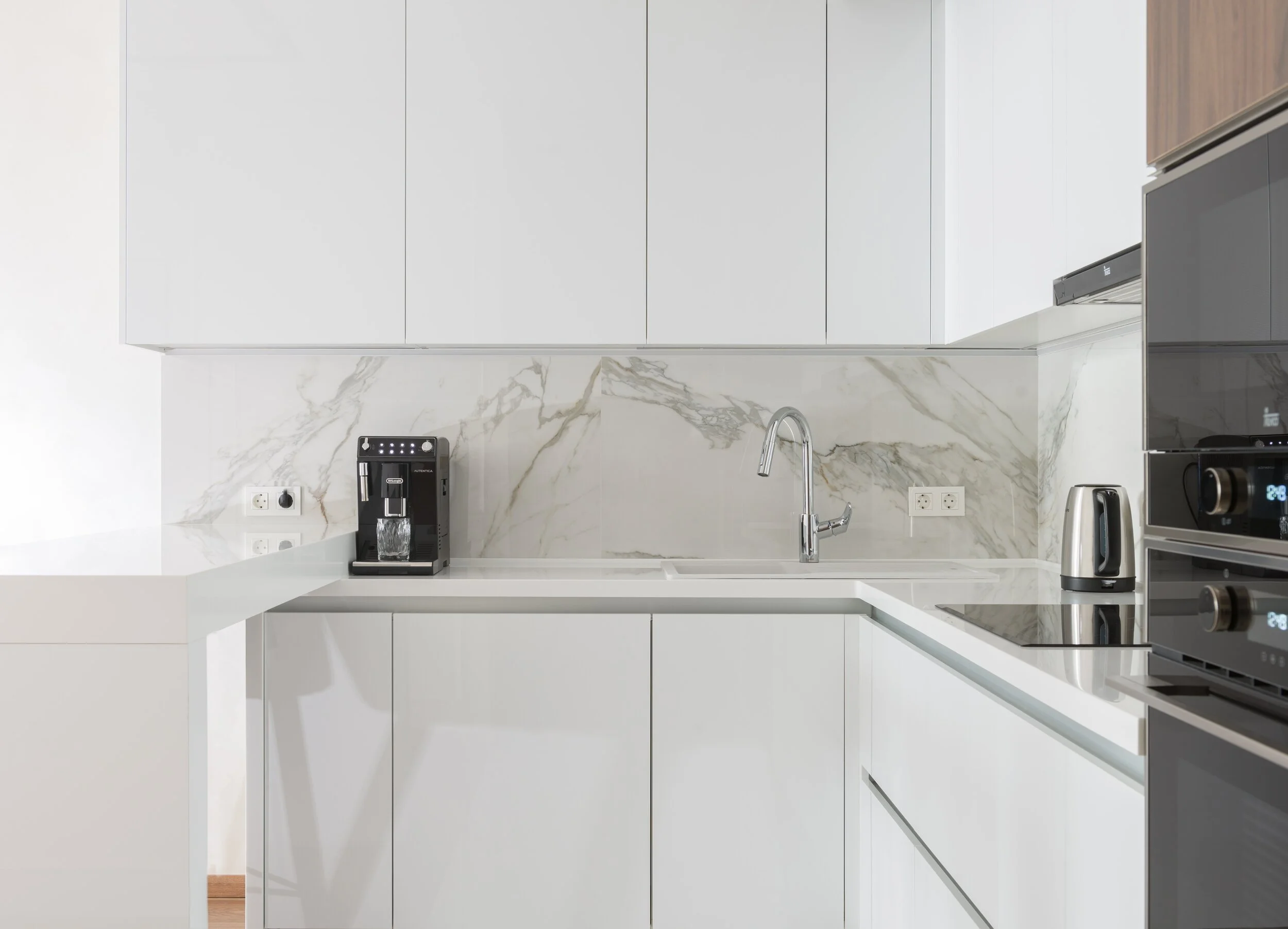 KITCHEN BACKSPLASH