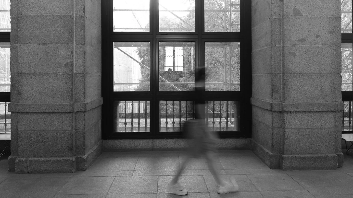 aqu&iacute; y all&aacute;.