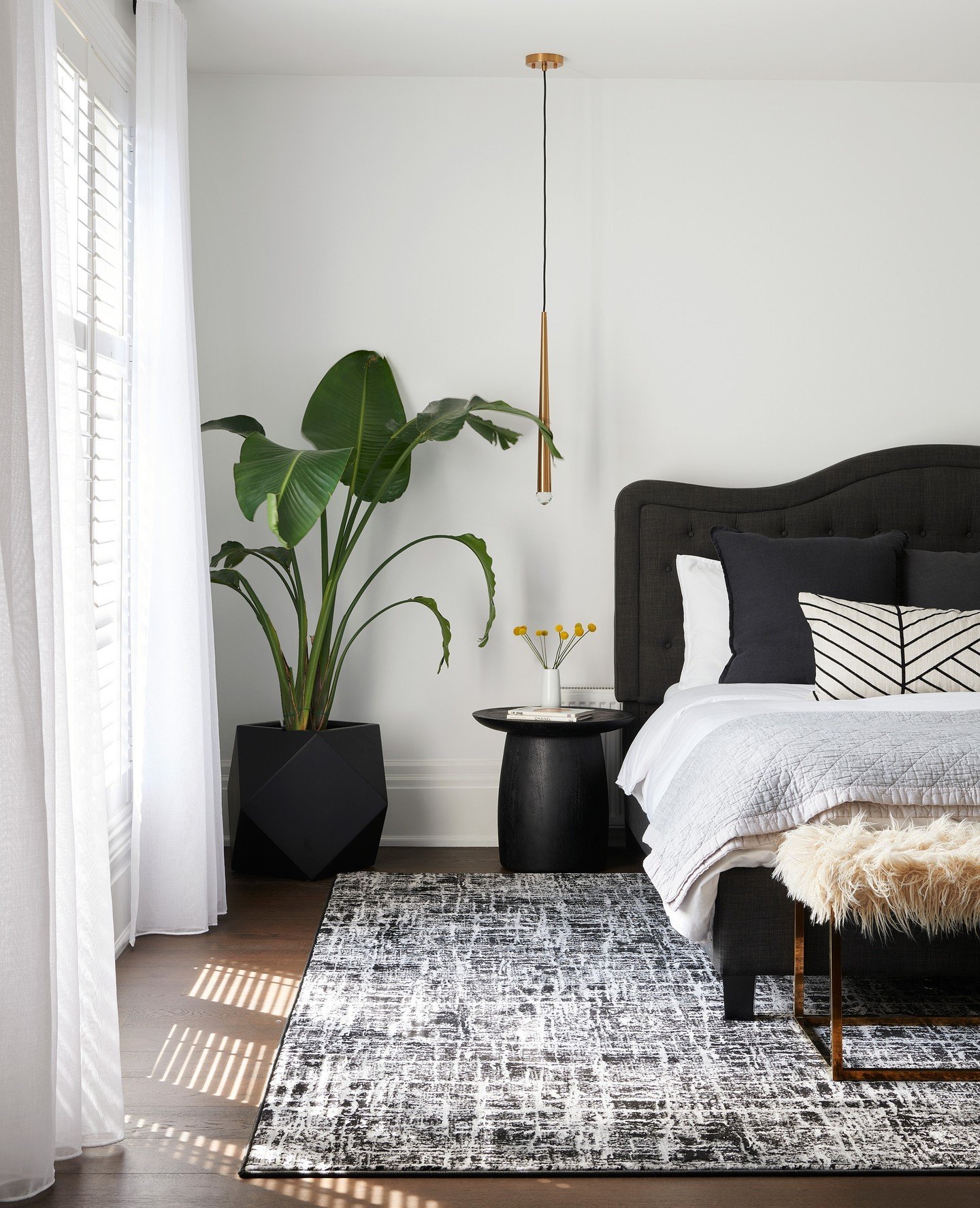 Is it nap time yet? 
*
*
📸 @alexlukey
Styling: @margotaustin
*
*
*
*
*
#homerenovationinspiration #homeremodel #homerenovationideas  #interiordesign #interiorinspo #rennovated #homeinspiration #dreamhome #interiordesignlovers #moderninteriordesign #