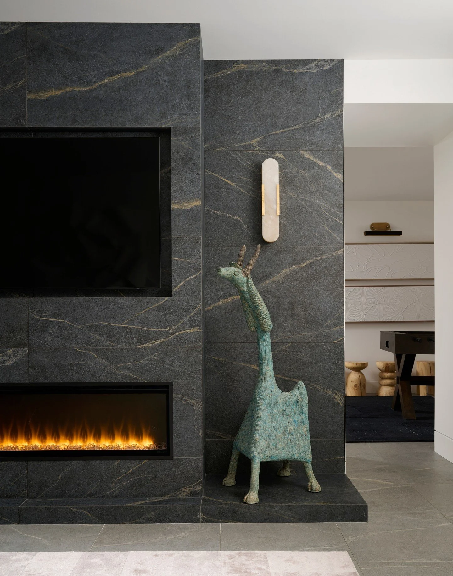 Sculpture has a quiet power&mdash;it adds depth, dimension, and a sense of presence that transforms a space from styled to soulful. More than decor, it&rsquo;s an anchor of form, texture, and artistry.
*
*
Design: @bluedesignstudio.ca
@stratadesign.d