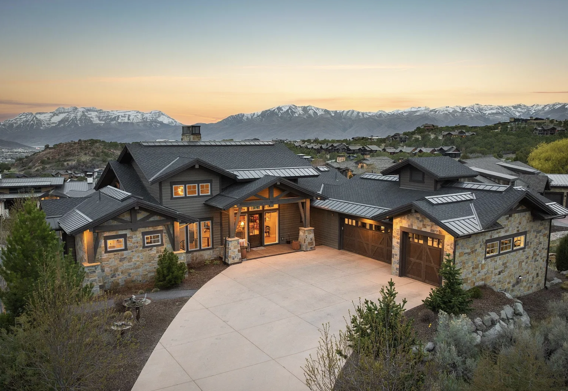 Red-Ledges-Blvd-Exterior-Front.png