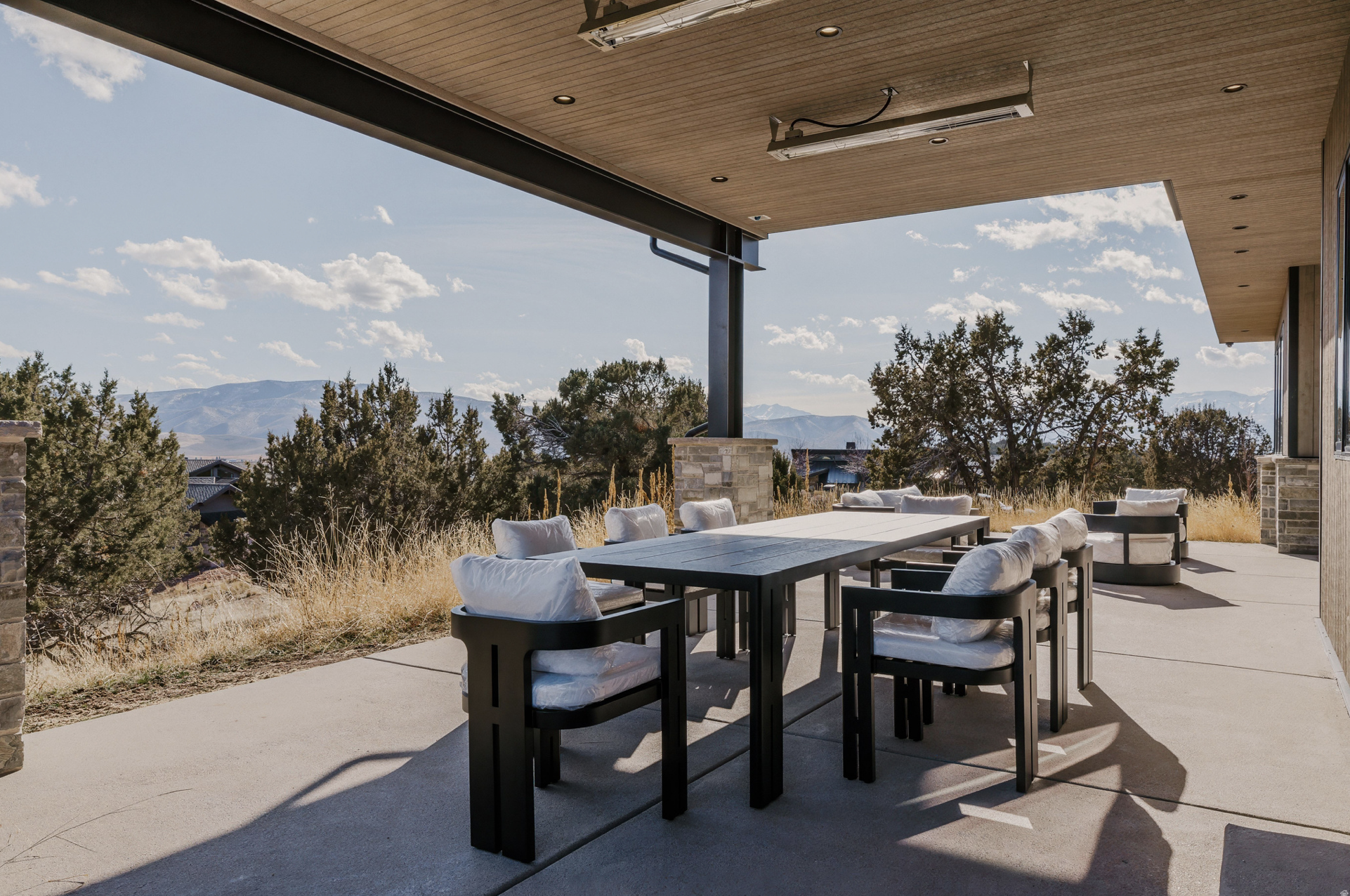 Red-Ledges-147-Outdoor-Dining.png