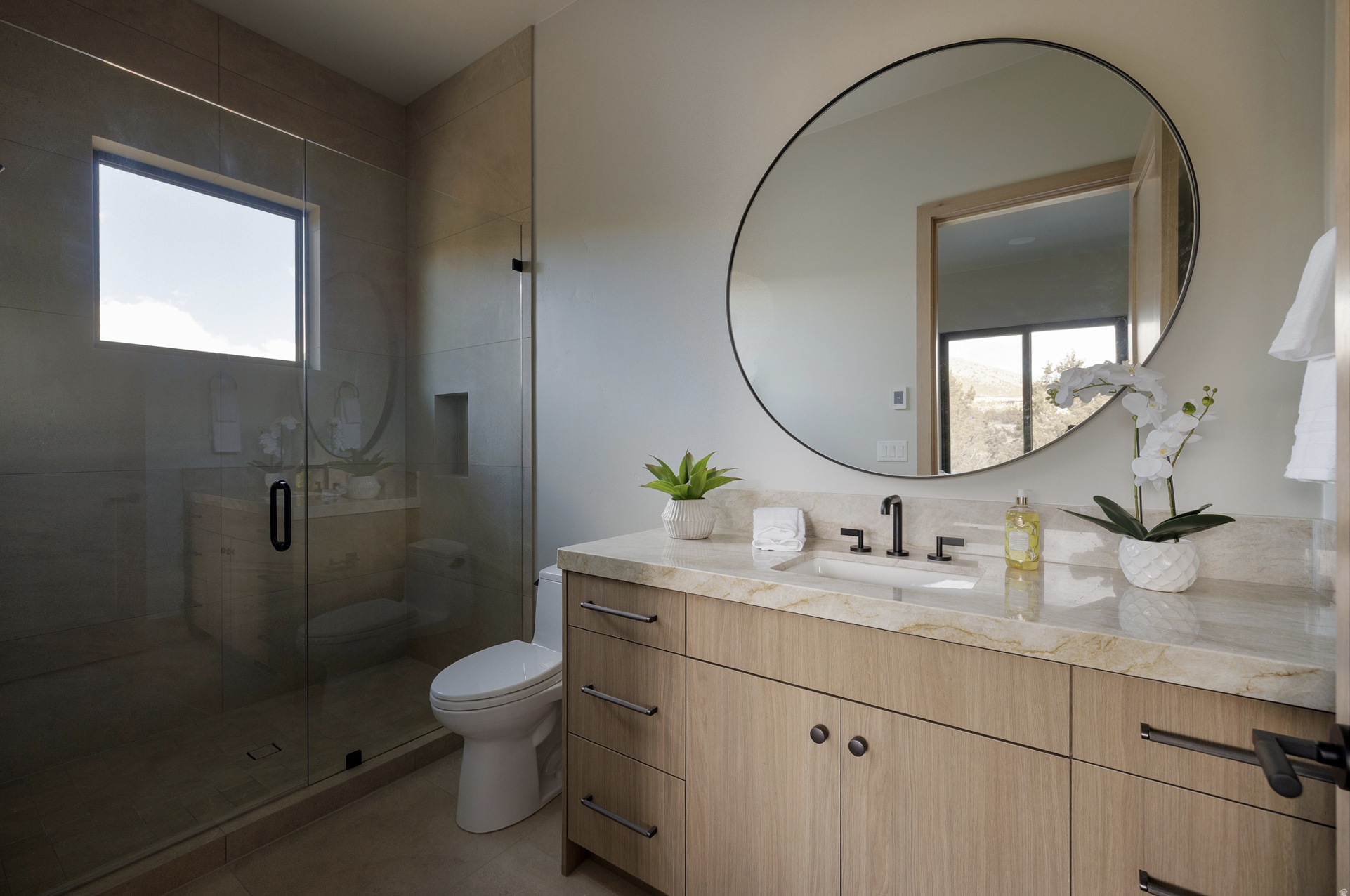 Red-Ledges-147-Vanity.png