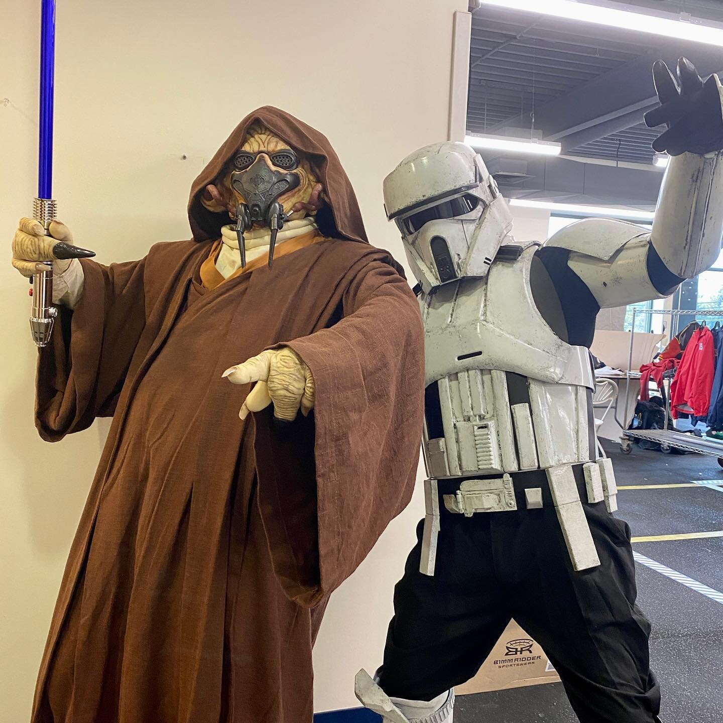 Master Plo and TA-22795 are keeping the good vibes going this week. Happy Wednesday! 😎

@officialrebellegion @rebellegion_kjo 
@official501st @501stacd @501st_ner 

#rebellegion #devaronbaserl #knightsofthejediorder #plokoon #501stlegion #501stNER #