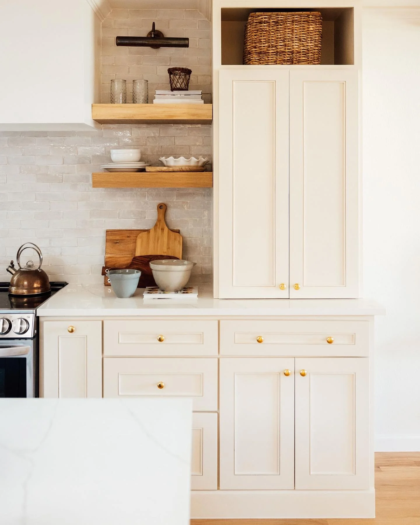 Bringing more beautiful kitchens this 2022. 

#customhomes #remodeling #repair #cabinets #homedesign #dallashomebuilder #dallascustomhomes #kitchenremodel #bathroomdesign #kitcheninspiration #kitcheninspo #kitchengoals #kitchens2022 #kitchenisland #s