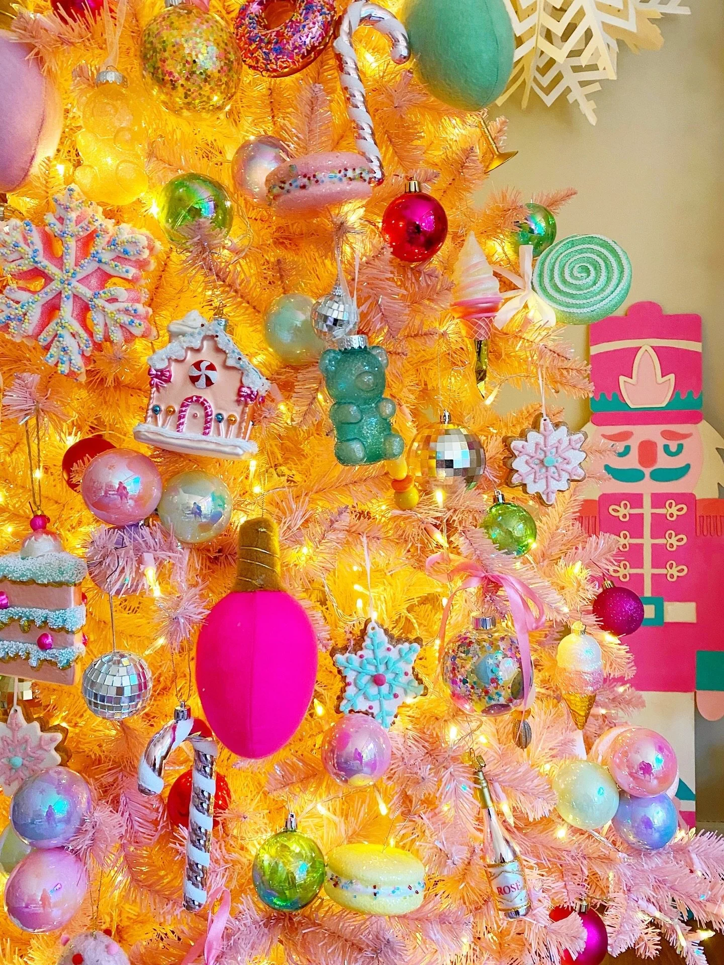 All decorated and ready for Christmas 🎄💖❄️💫

Loving this magical season so much! This year I got most of my decor up before Thanksgiving, which is a personal record. It&rsquo;s so nice having it up to enjoy all month long without the stress!  Curr