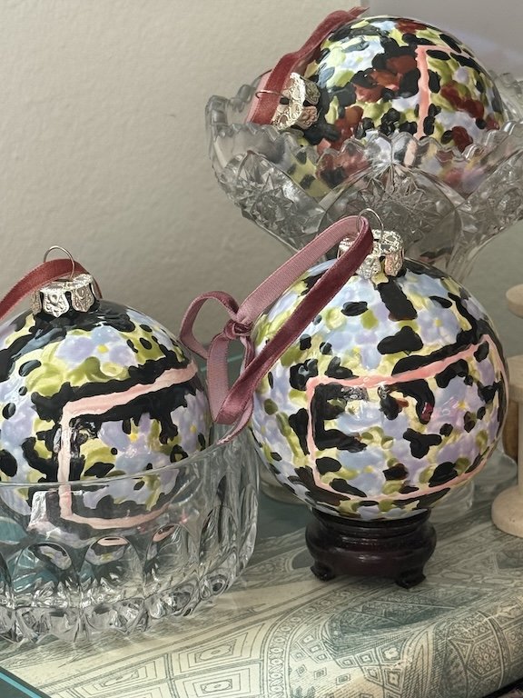 Parisa ceramic ornaments