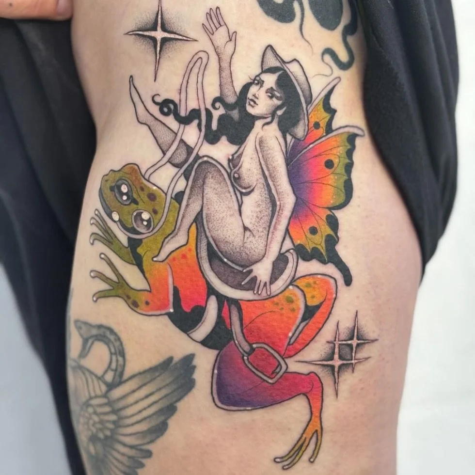 Yee (and I cannot stress this enough) Haw! 🧚🏾&zwj;♀️🐸🤠

Just the cutest little rodeo fairy riding the rankest buckin&rsquo; frog you ever did see! More of the cutest tattoos coming from @carly.tattoos and her most recent flash drop!

Like what yo