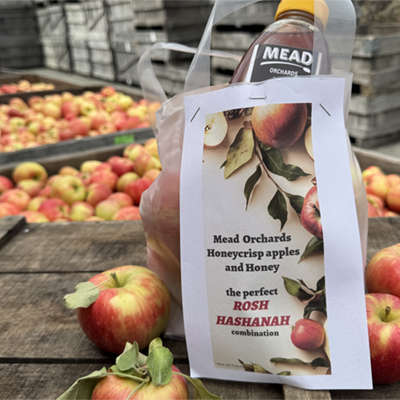 September brings Honeycrisps, Sweet Maias, Kuri squash, and Bartlett pears!&nbsp;