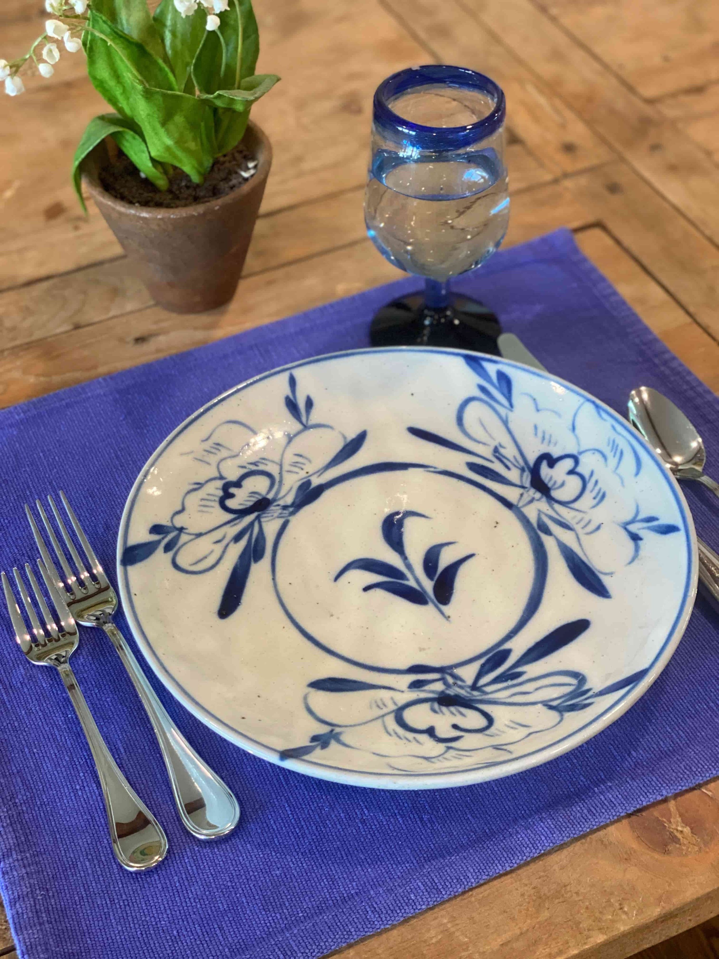 Table+set+with+blue+and+white+stoneware.jpg